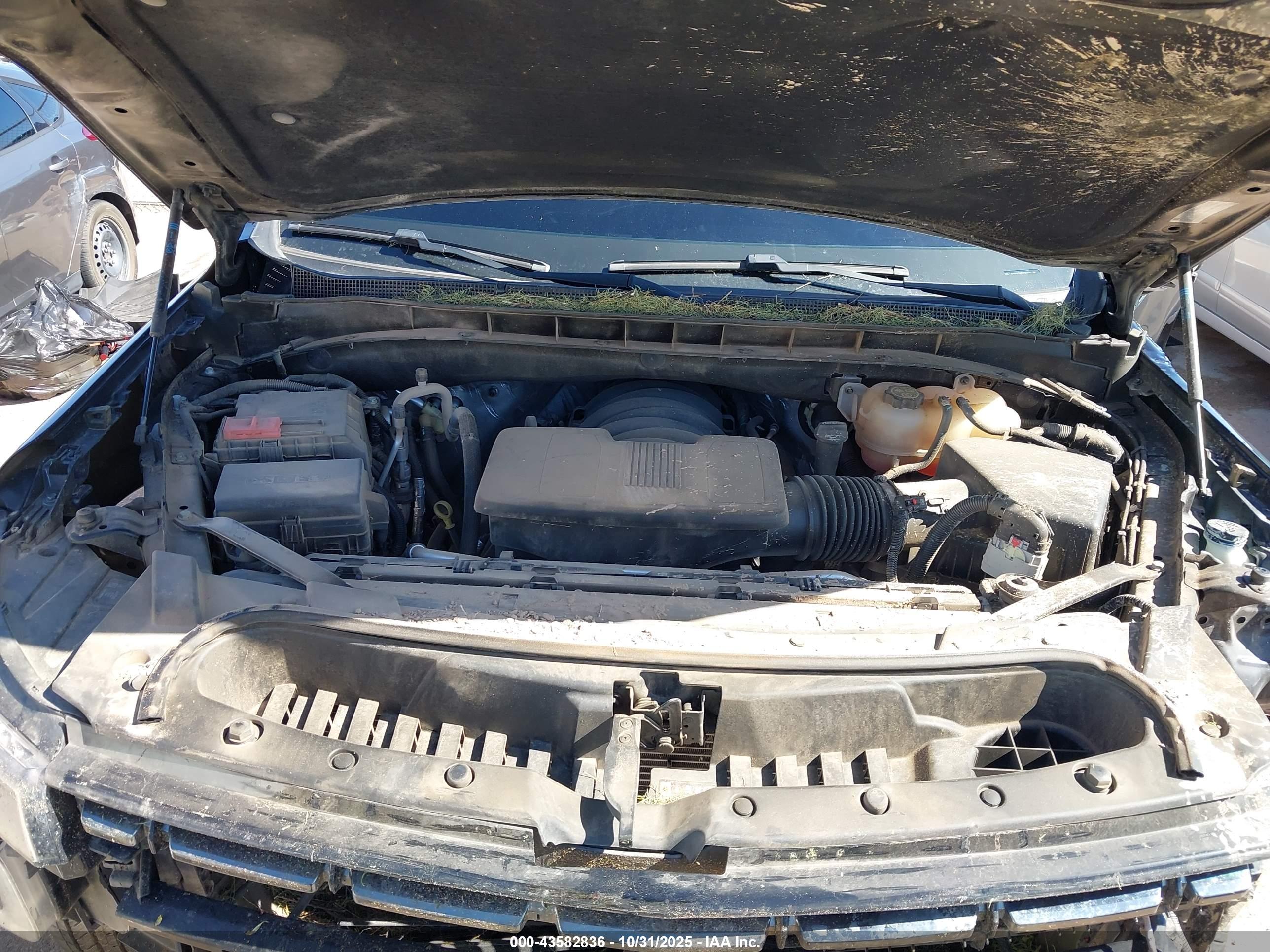 CHEVROLET SUBURBAN image 10