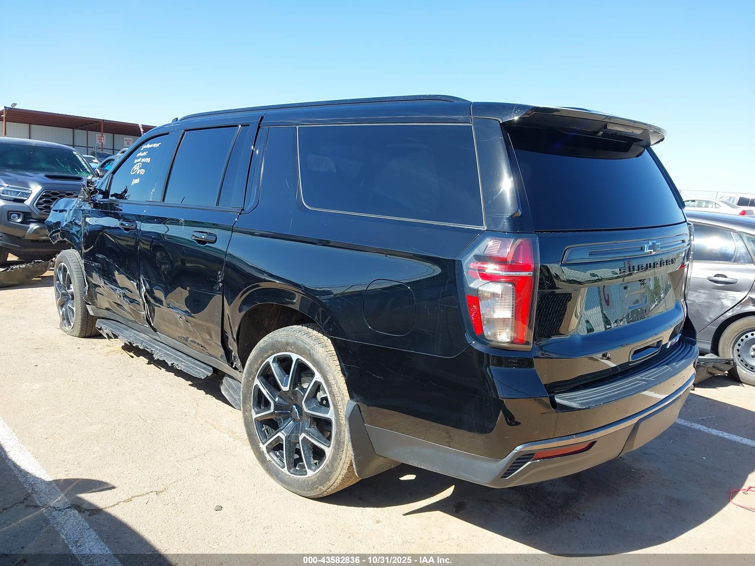 CHEVROLET SUBURBAN image 3