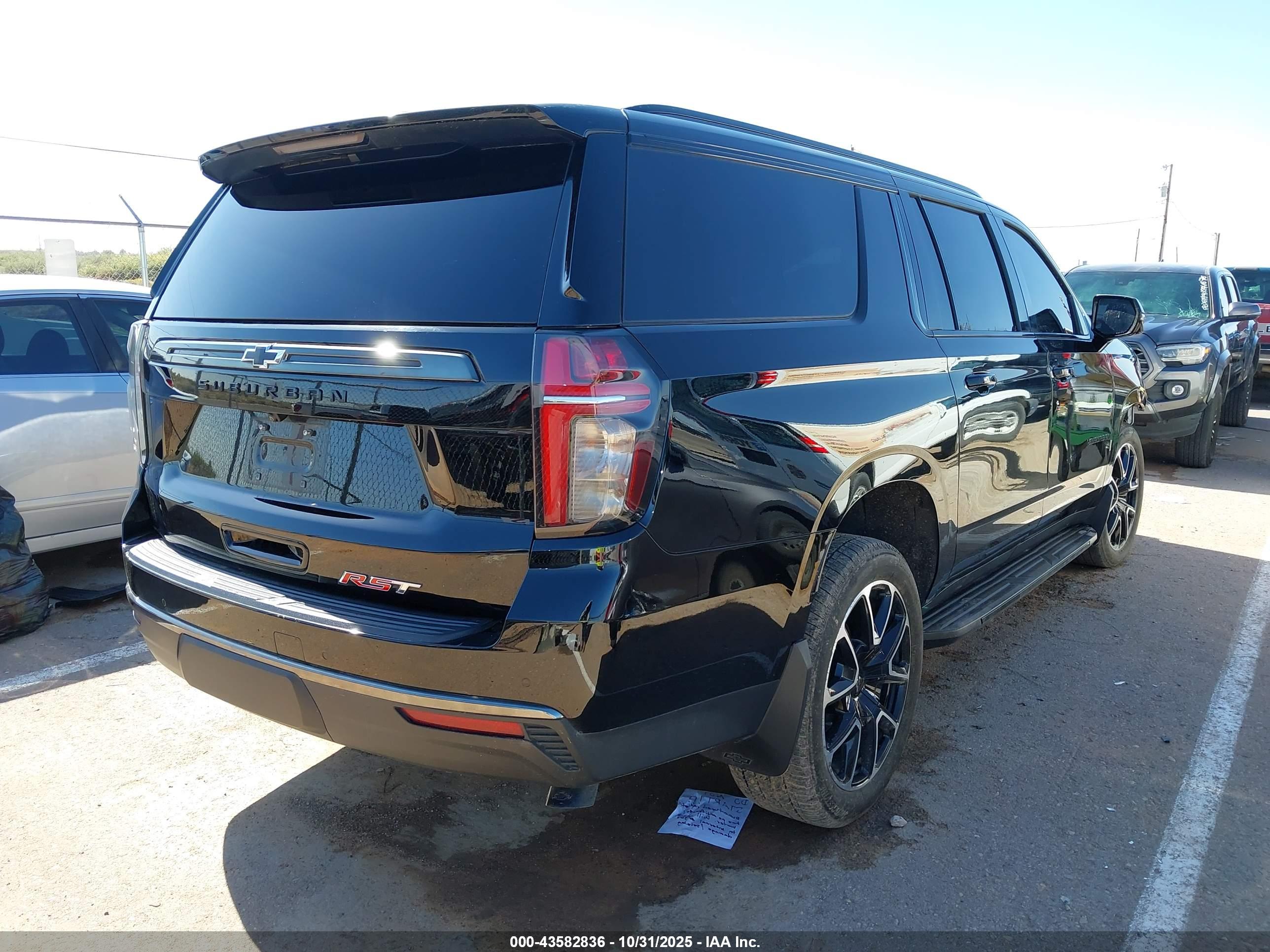 CHEVROLET SUBURBAN image 4