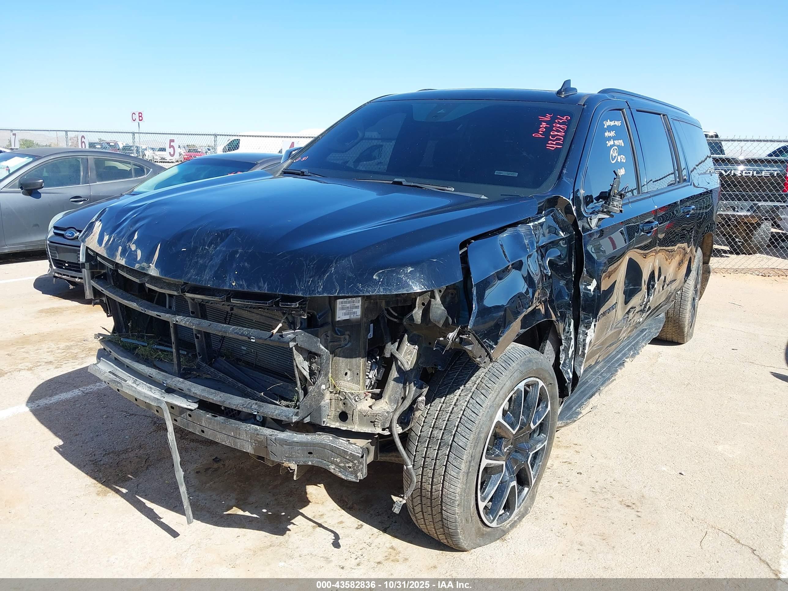 CHEVROLET SUBURBAN image 6