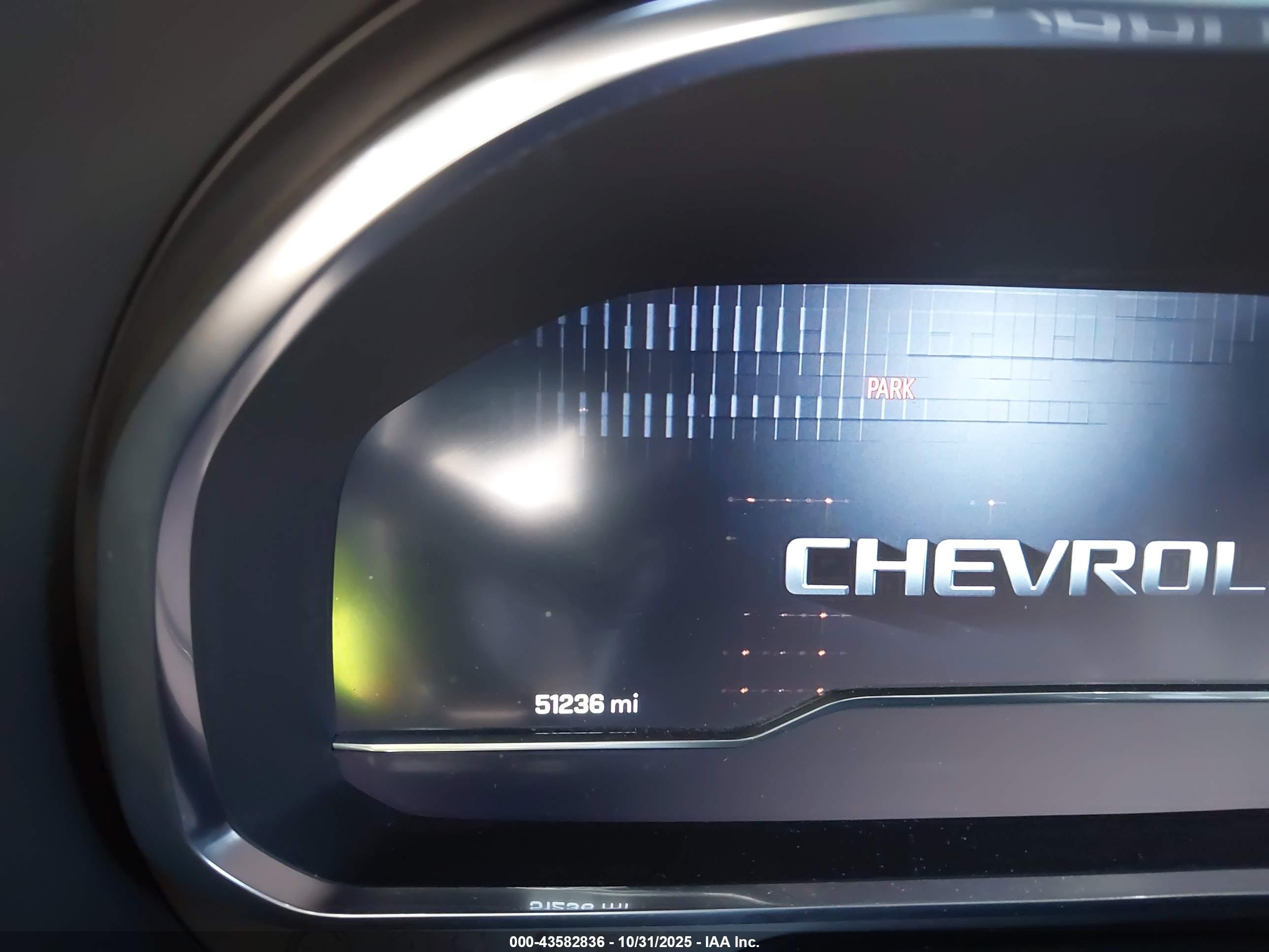 CHEVROLET SUBURBAN image 7