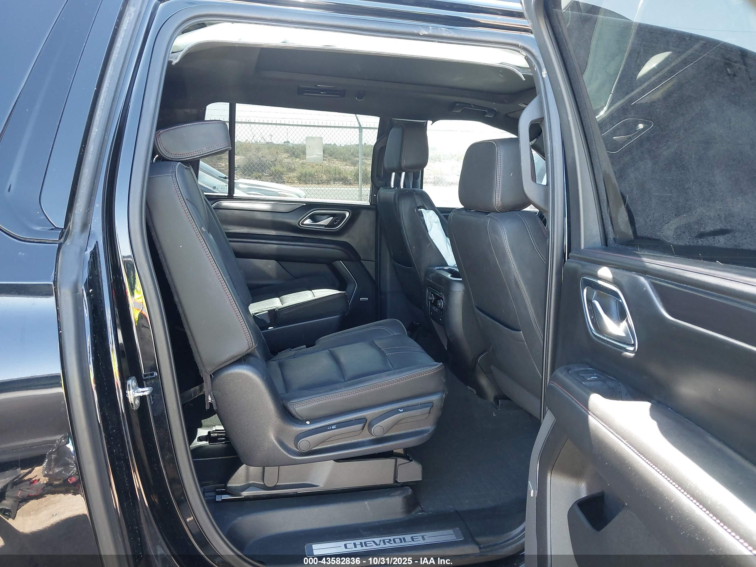 CHEVROLET SUBURBAN image 8