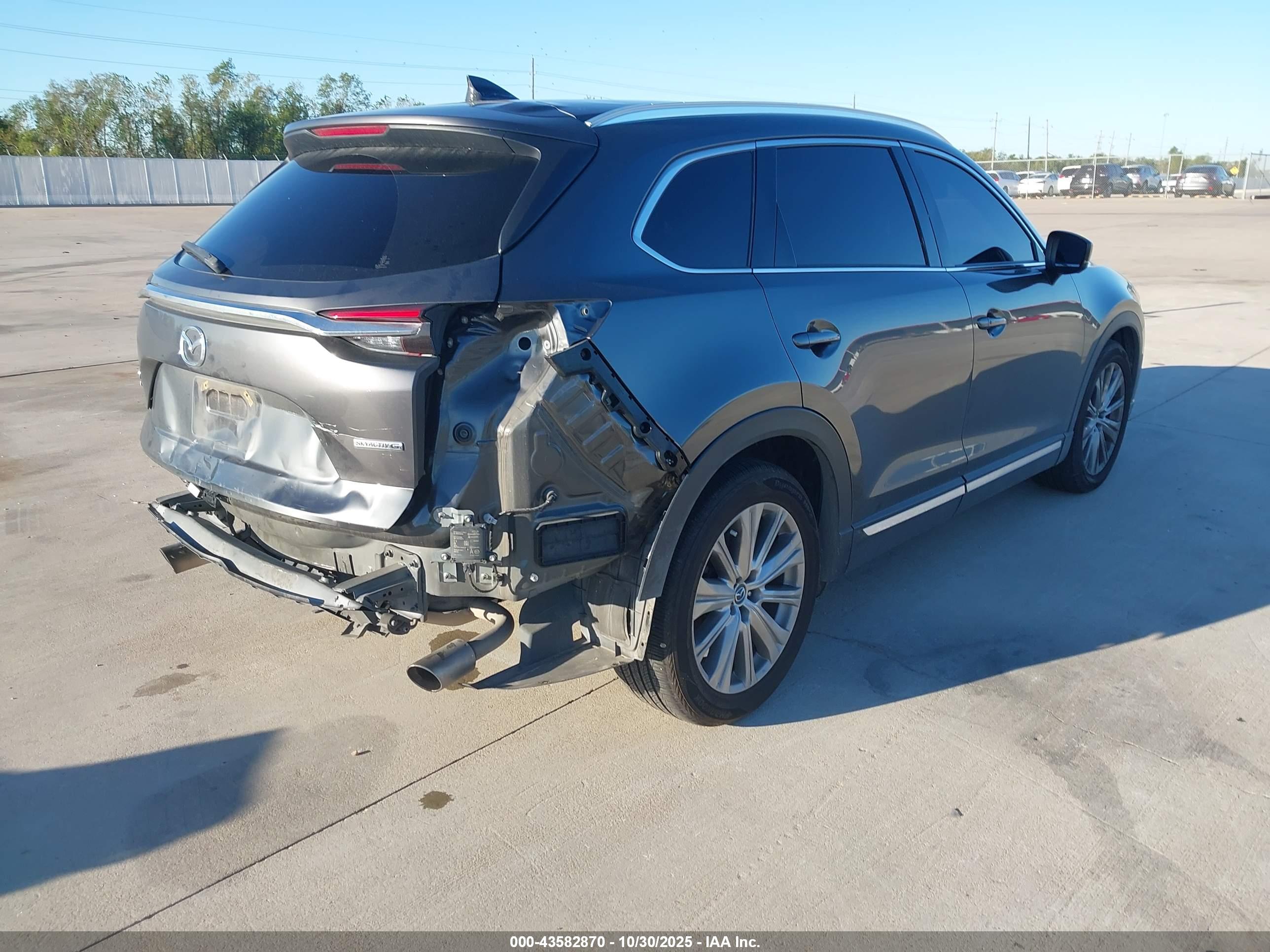 MAZDA CX-9 image 4