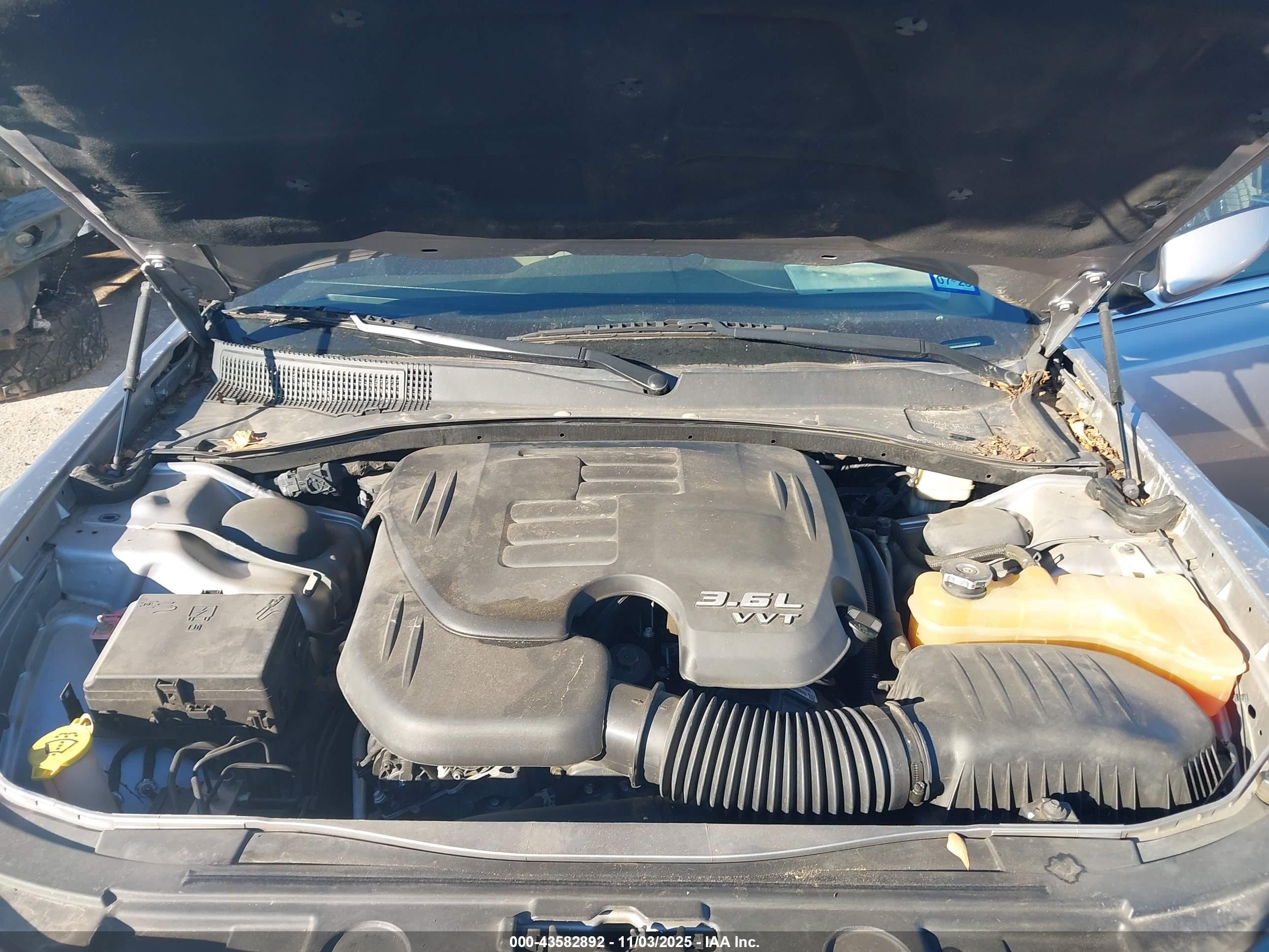 CHRYSLER 300 image 10