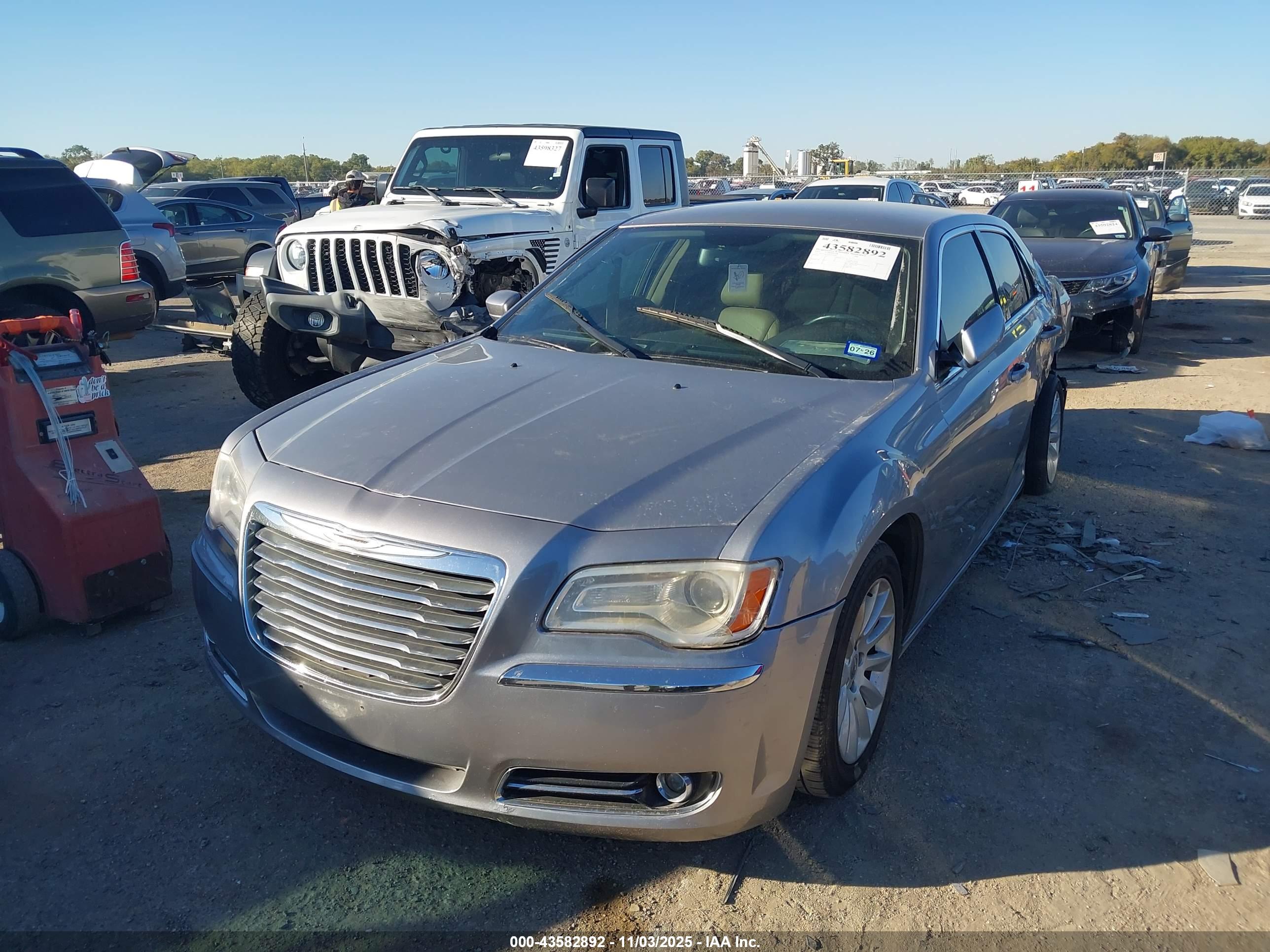 CHRYSLER 300 image 2