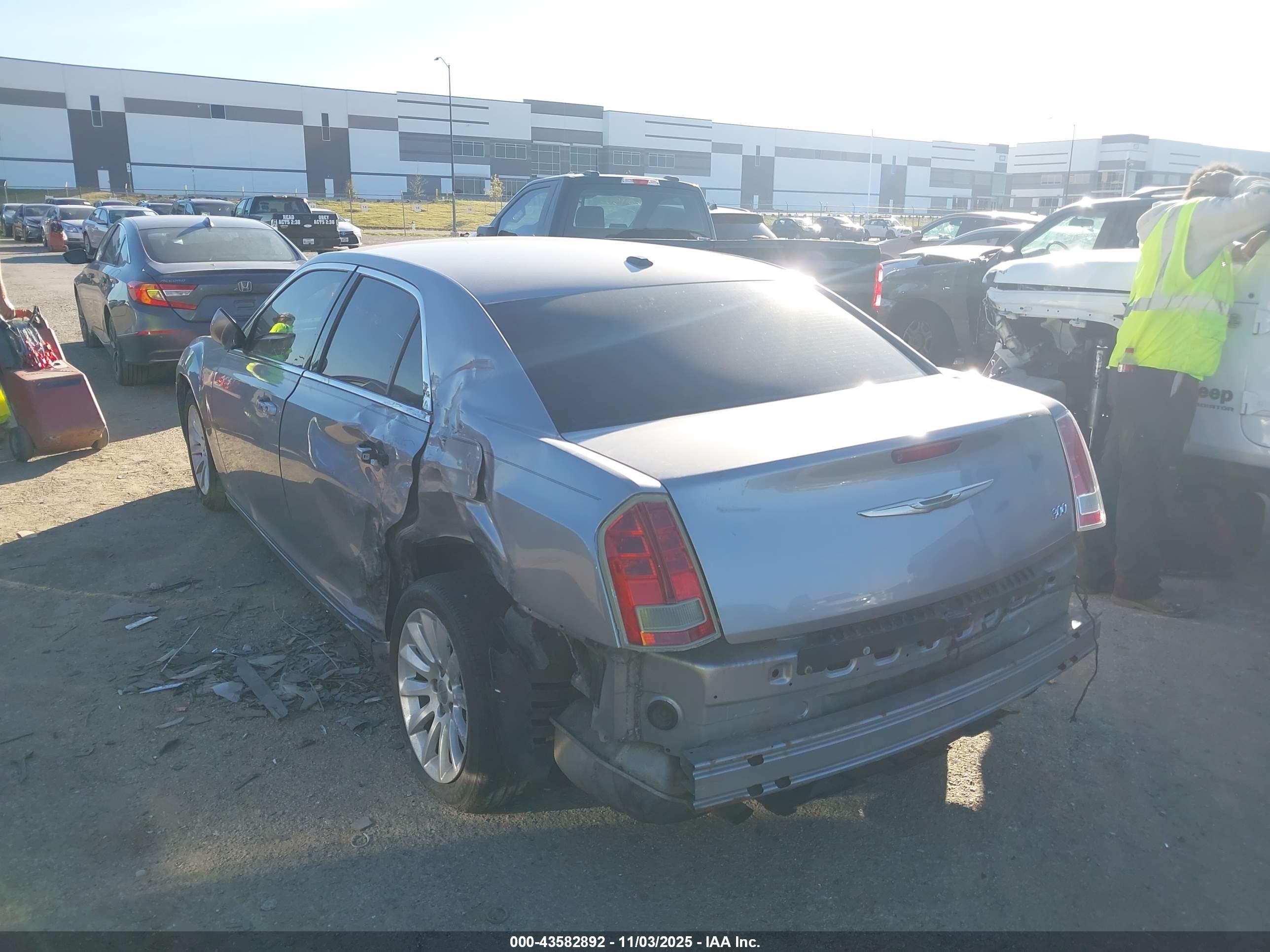 CHRYSLER 300 image 3