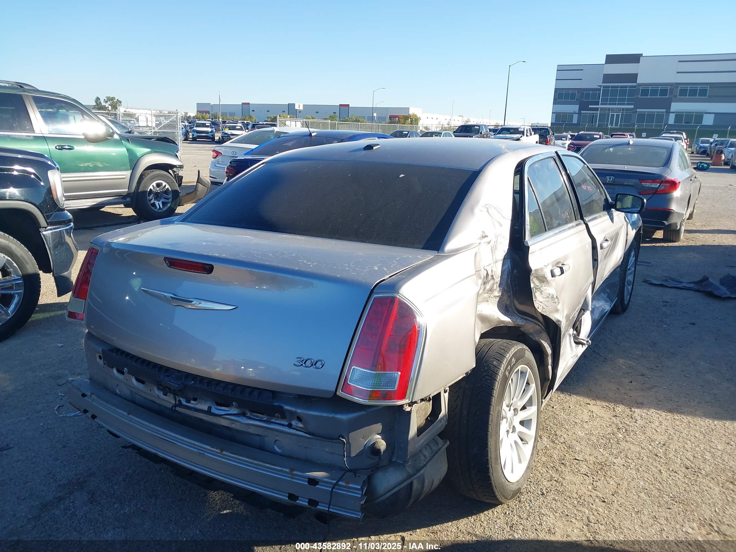 CHRYSLER 300 image 4