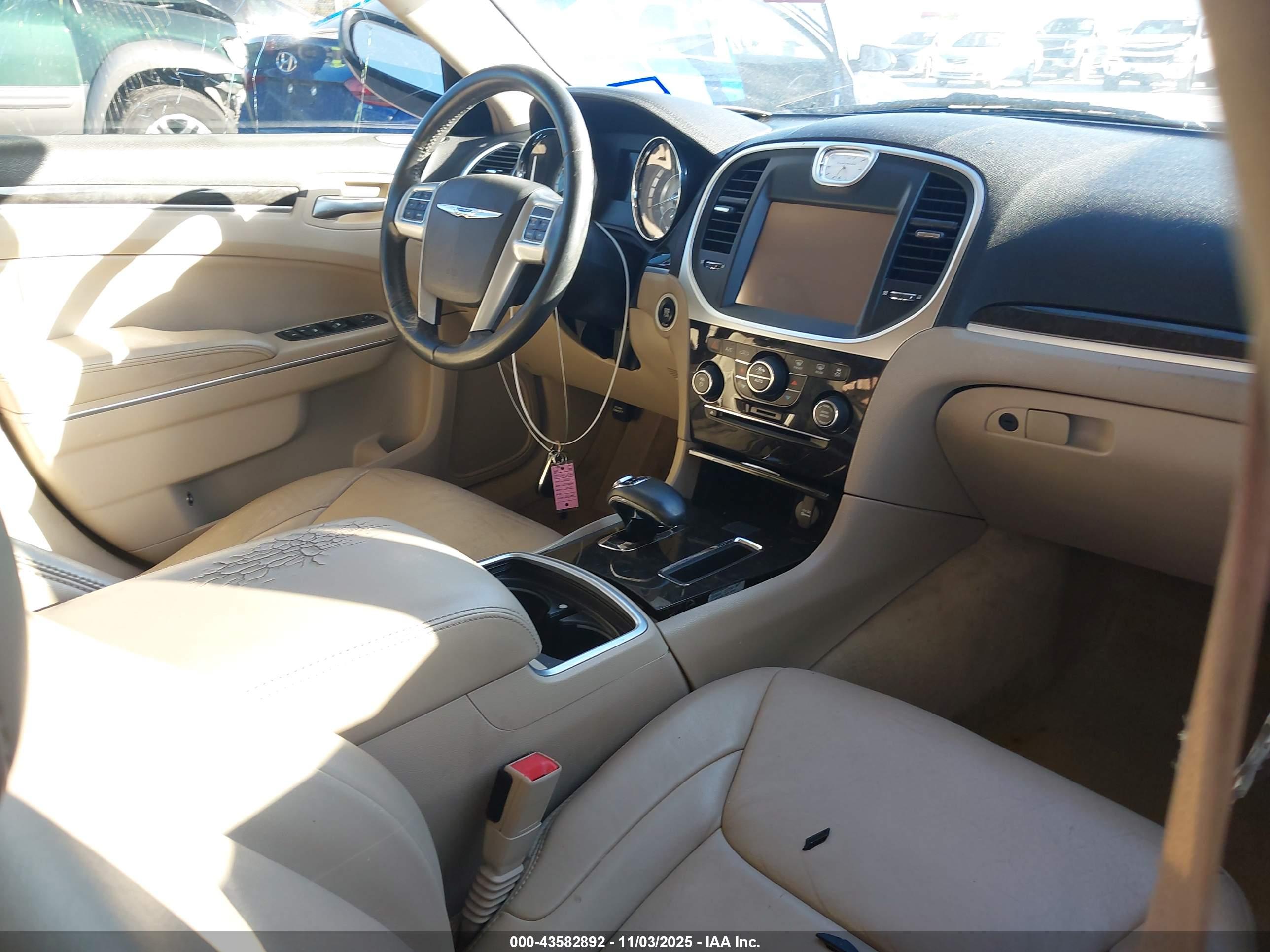 CHRYSLER 300 image 5