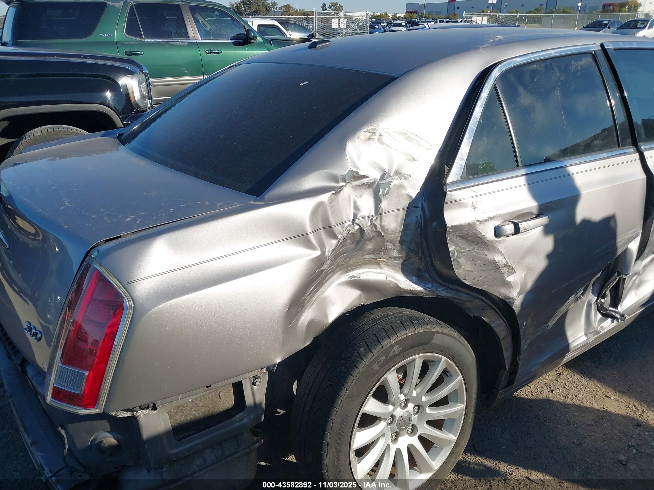 CHRYSLER 300 image 6