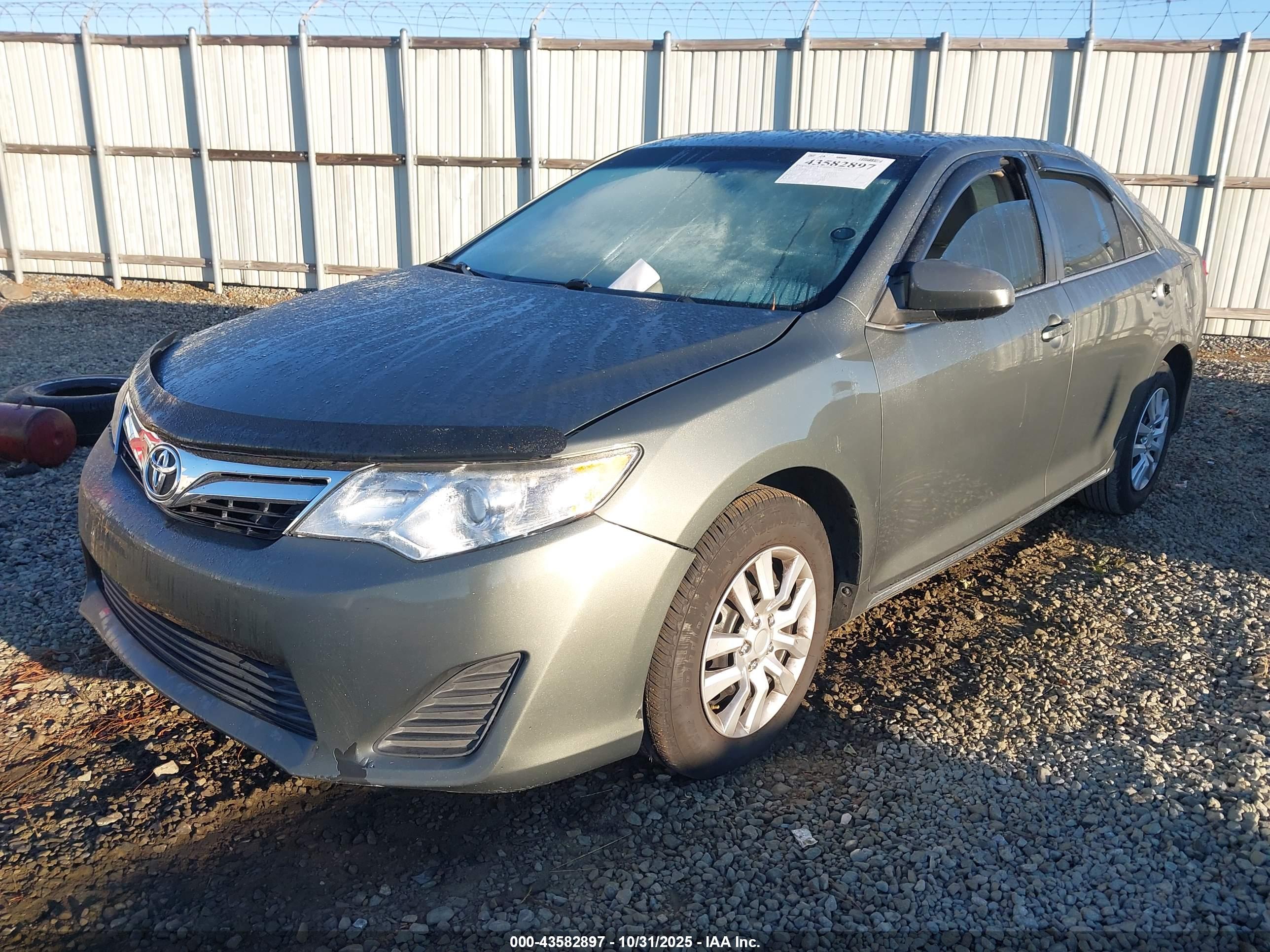 TOYOTA CAMRY image 2