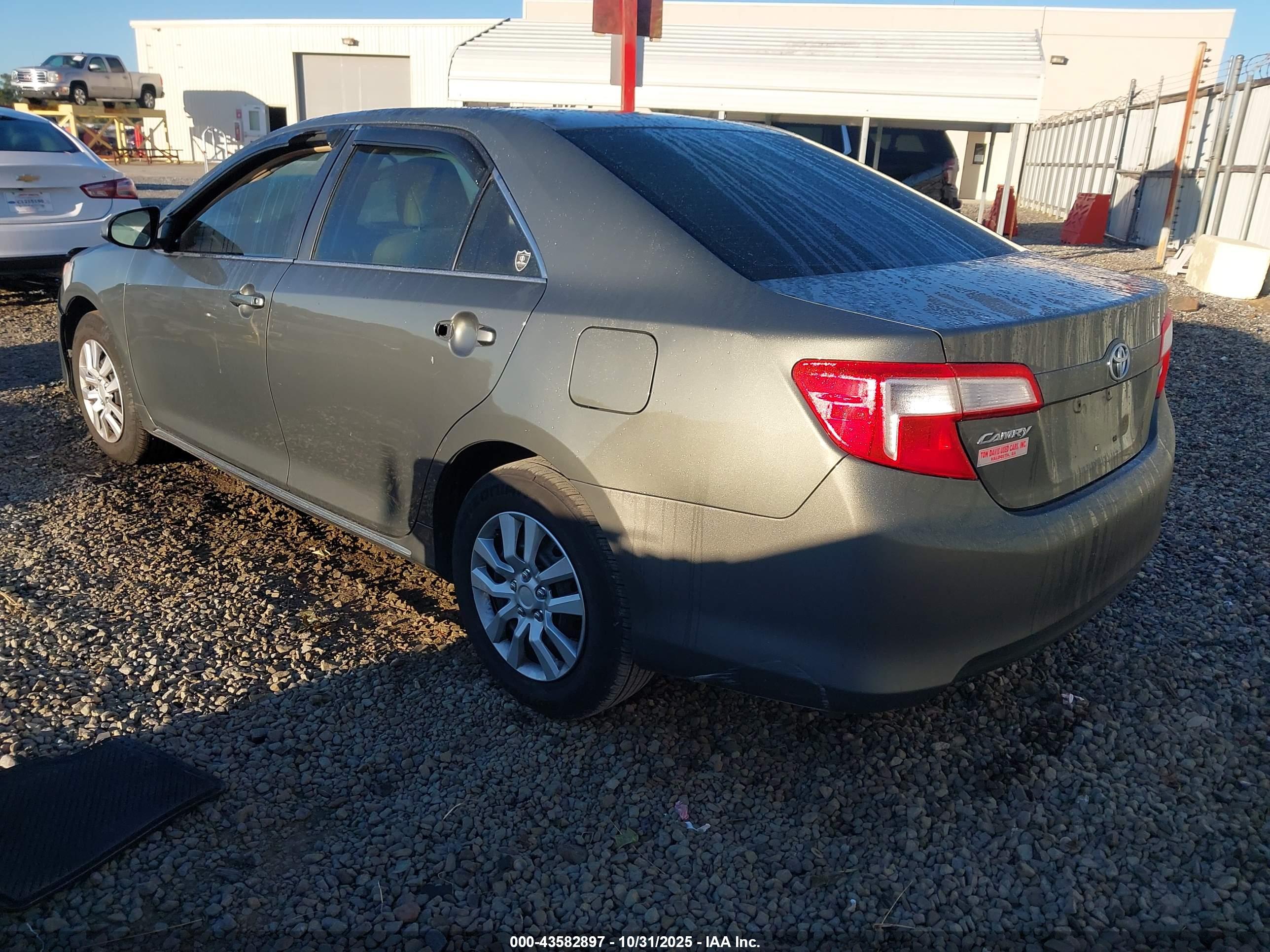 TOYOTA CAMRY image 3