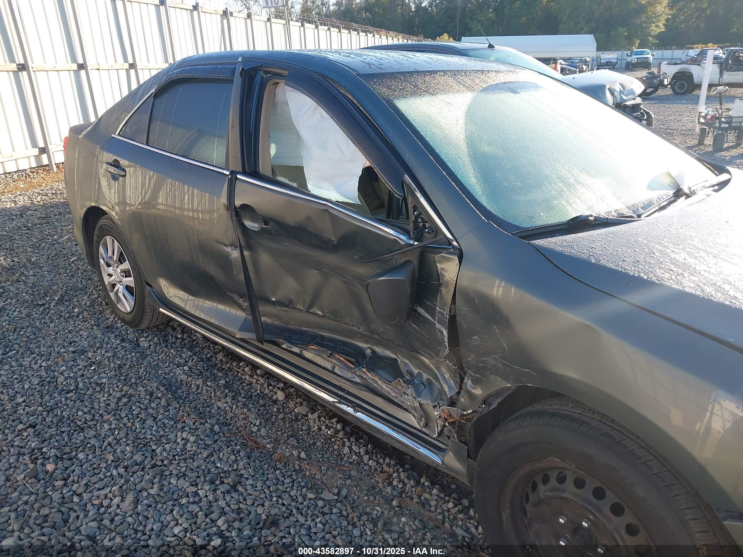 TOYOTA CAMRY image 6