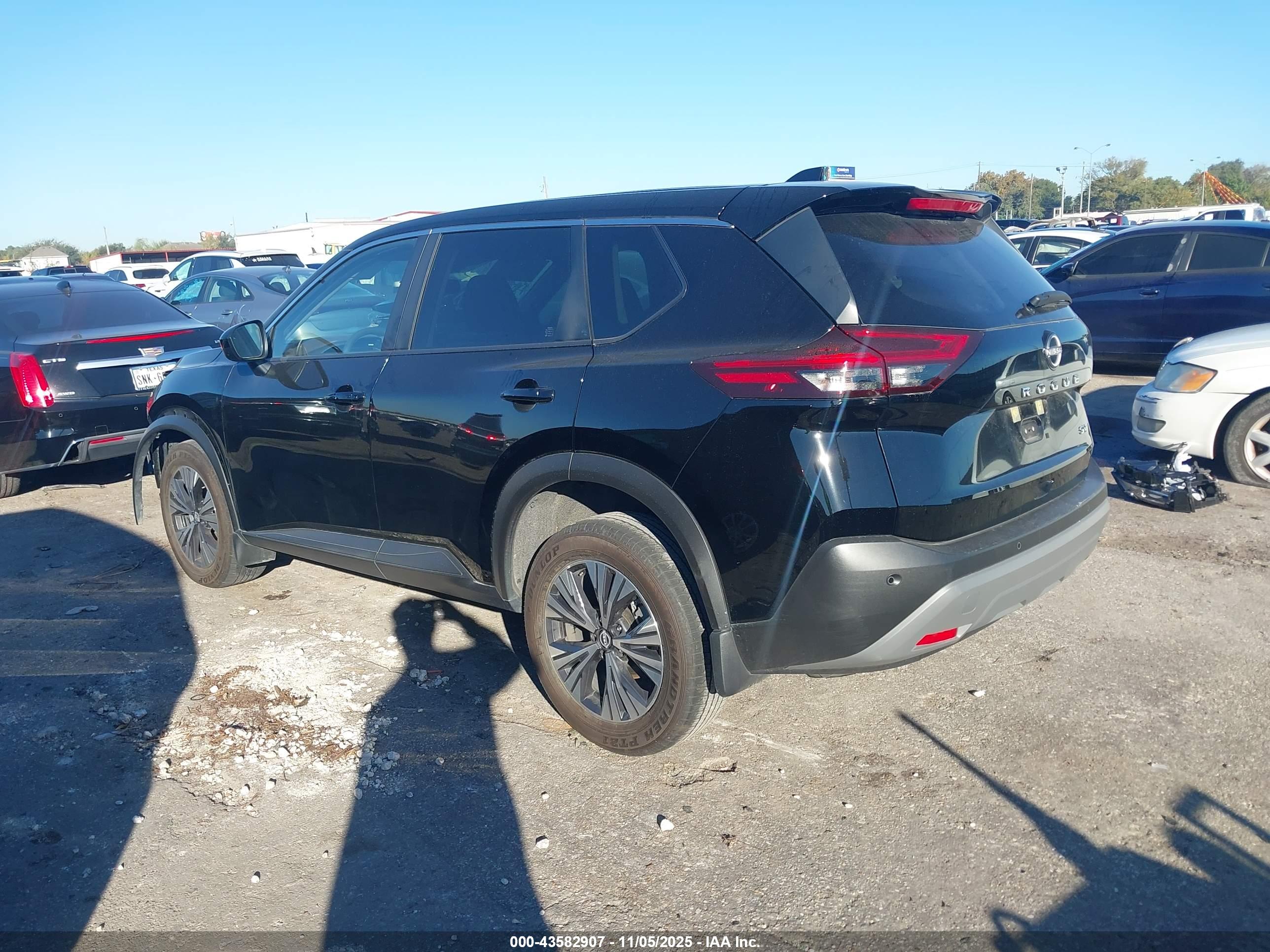 NISSAN ROGUE image 3