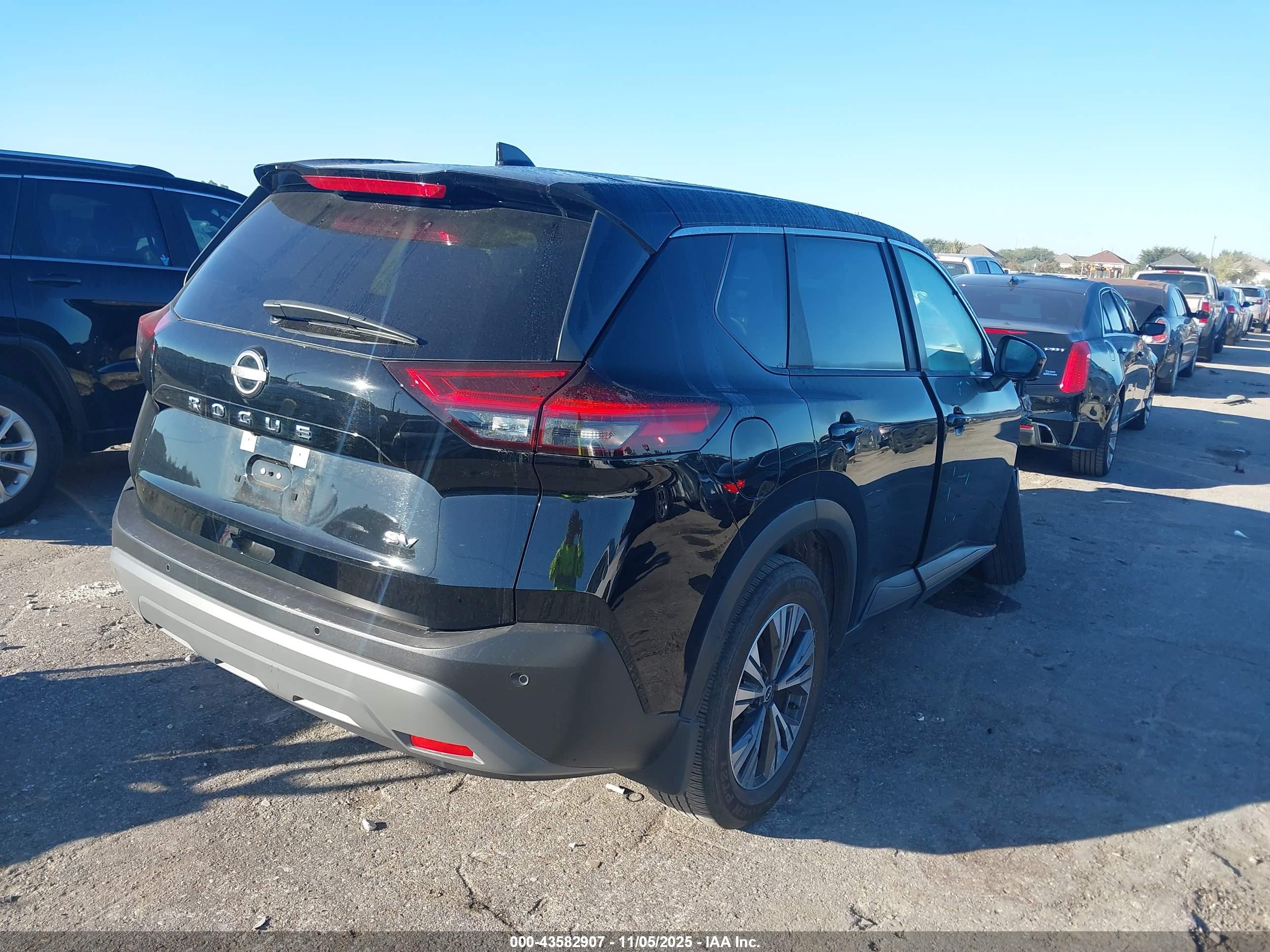 NISSAN ROGUE image 4
