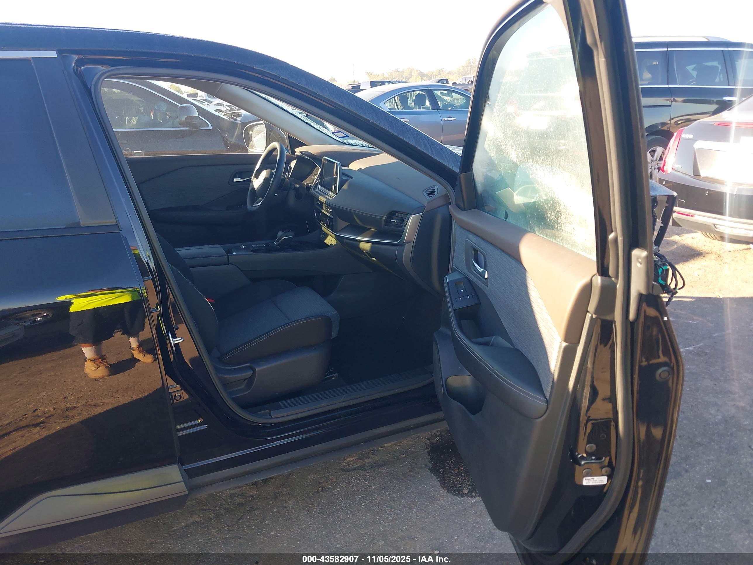 NISSAN ROGUE image 5
