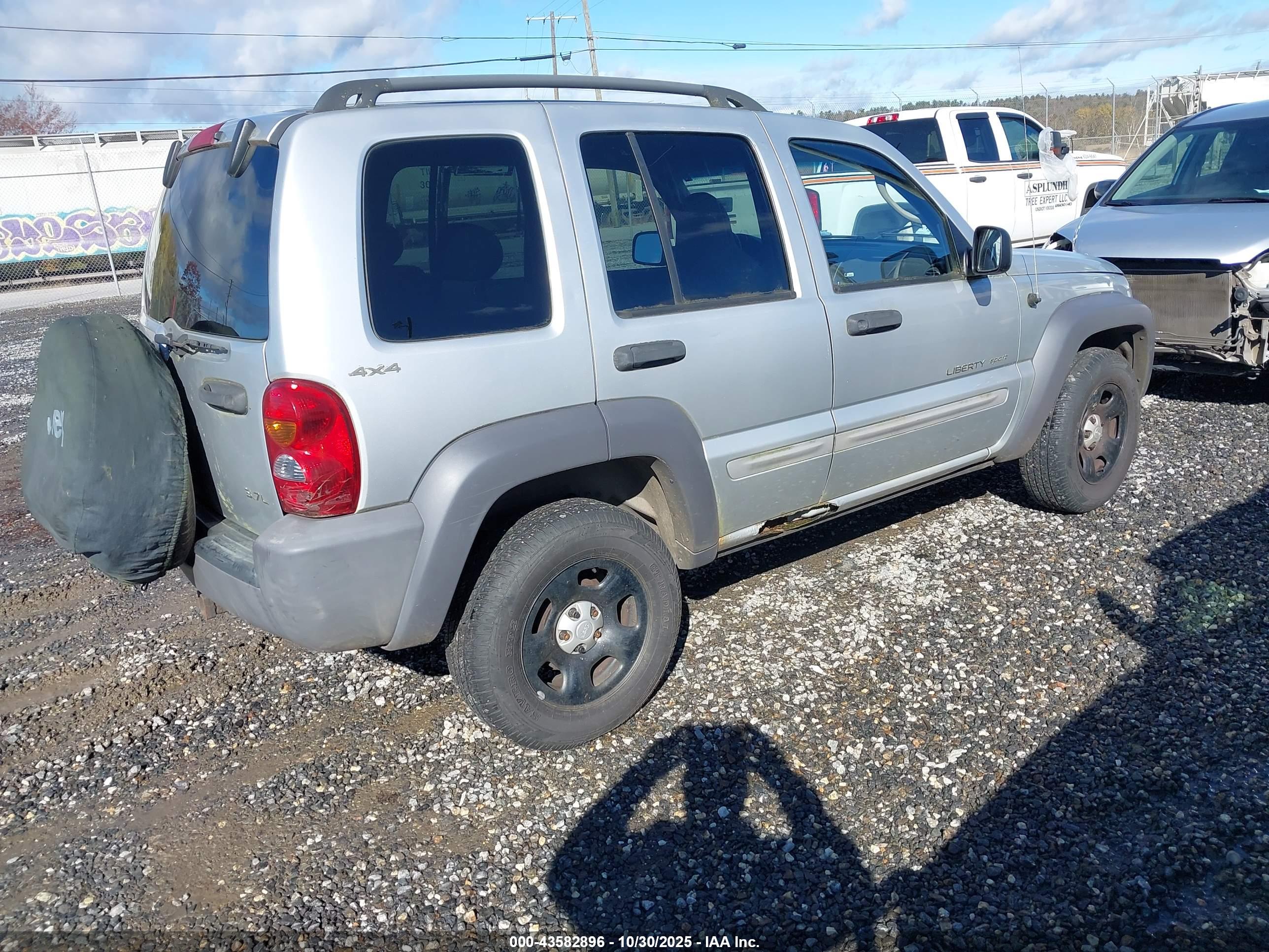 JEEP LIBERTY image 4