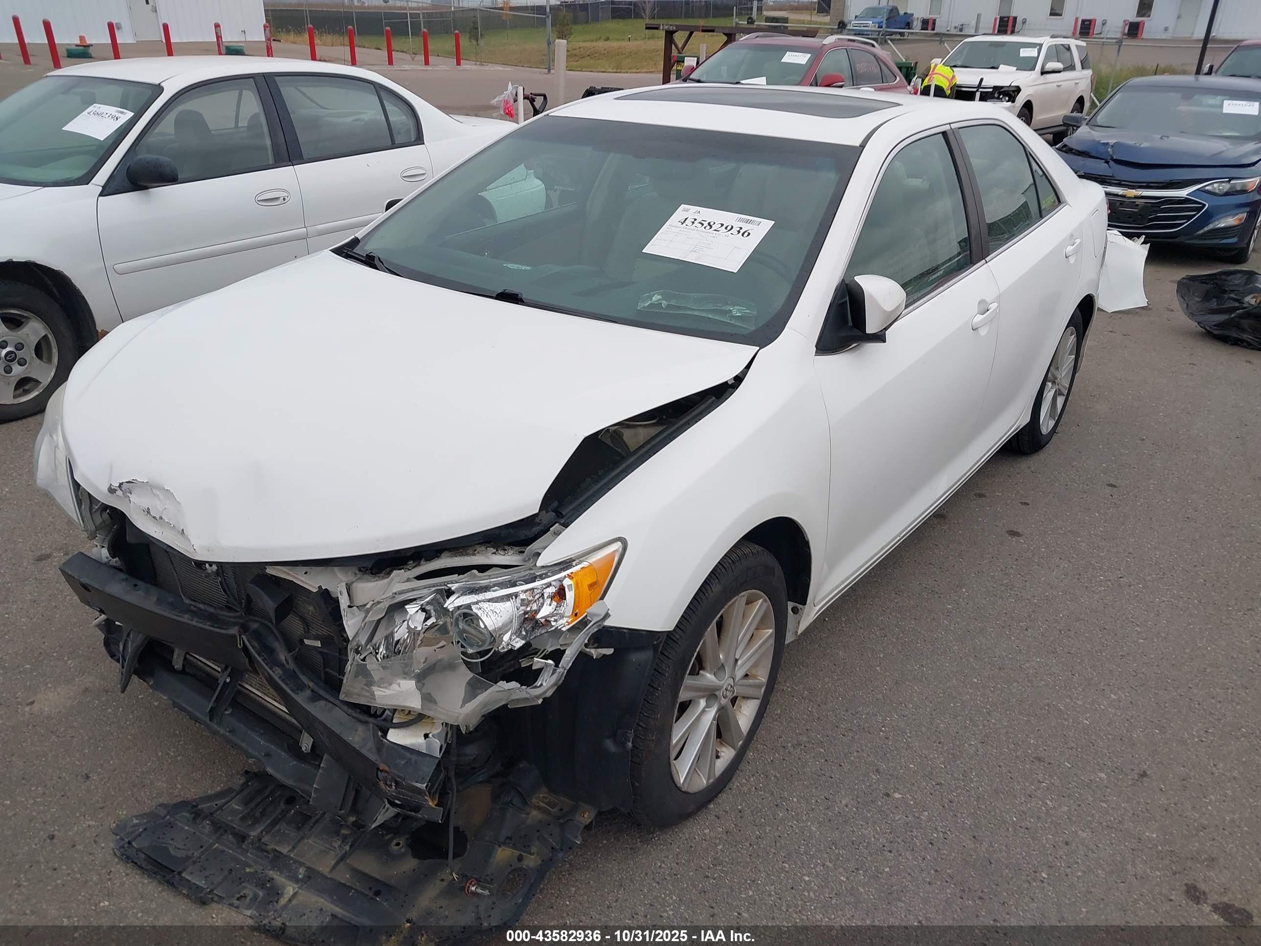 TOYOTA CAMRY image 2