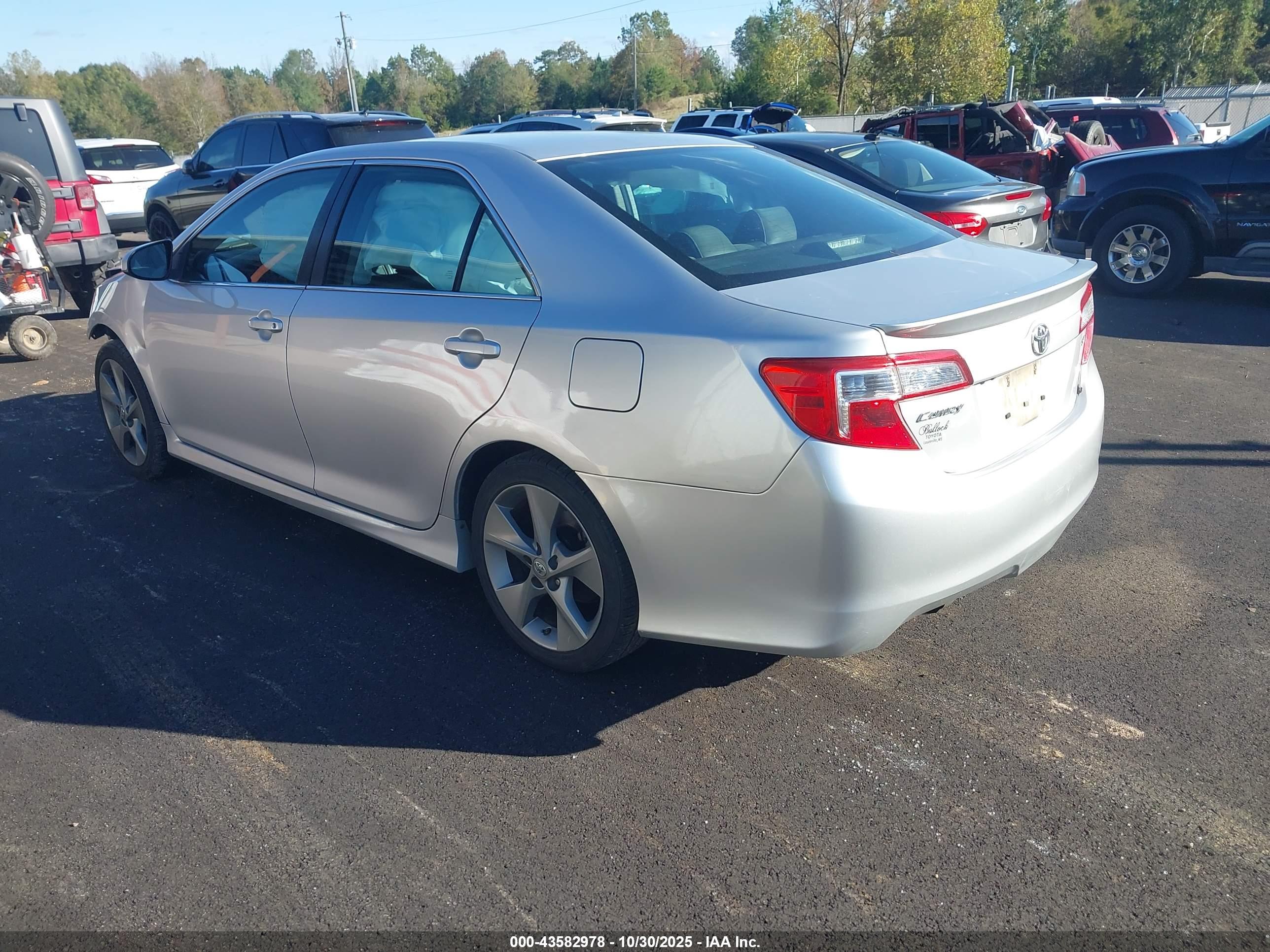 TOYOTA CAMRY image 3