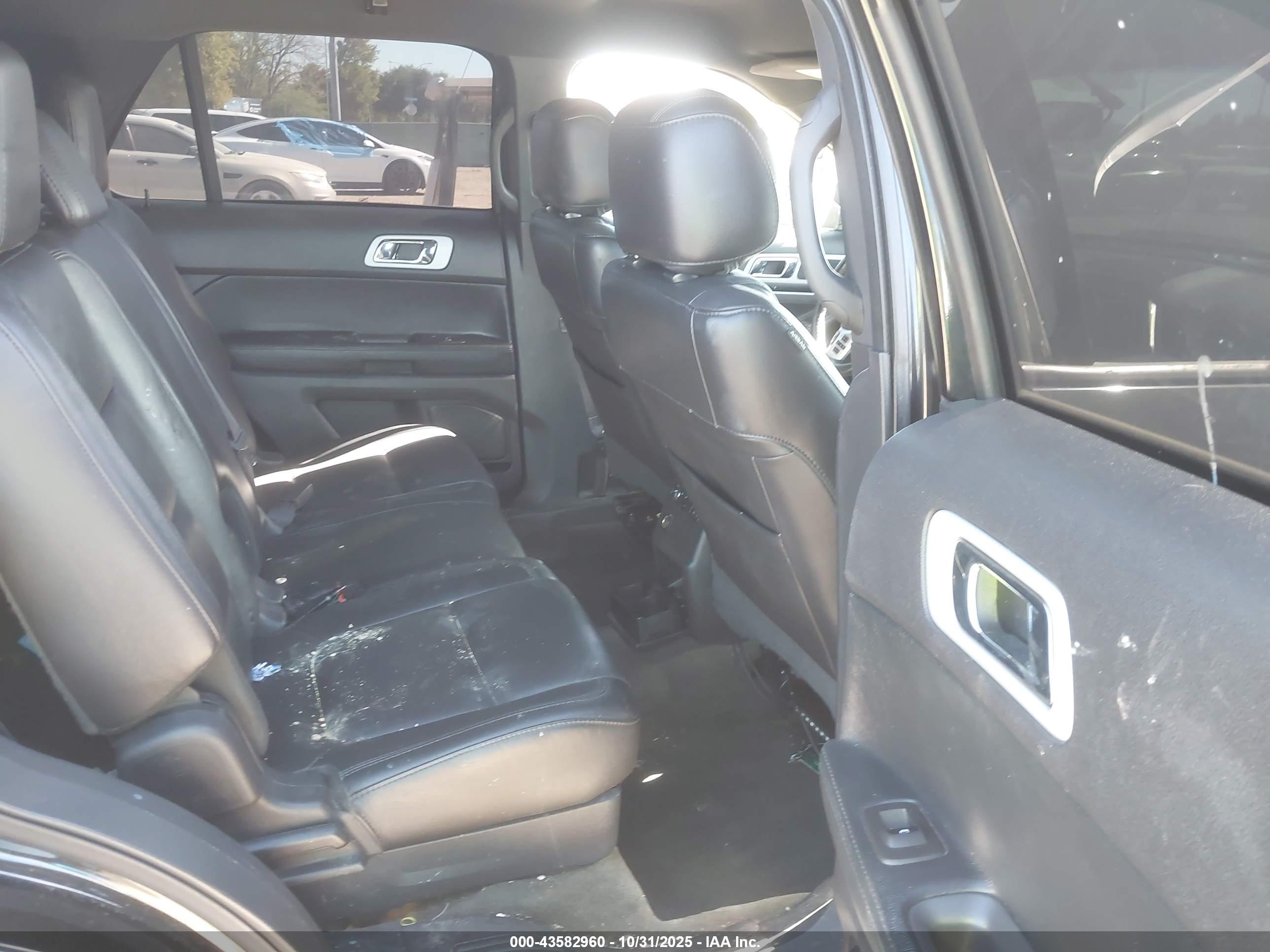 FORD EXPLORER image 8