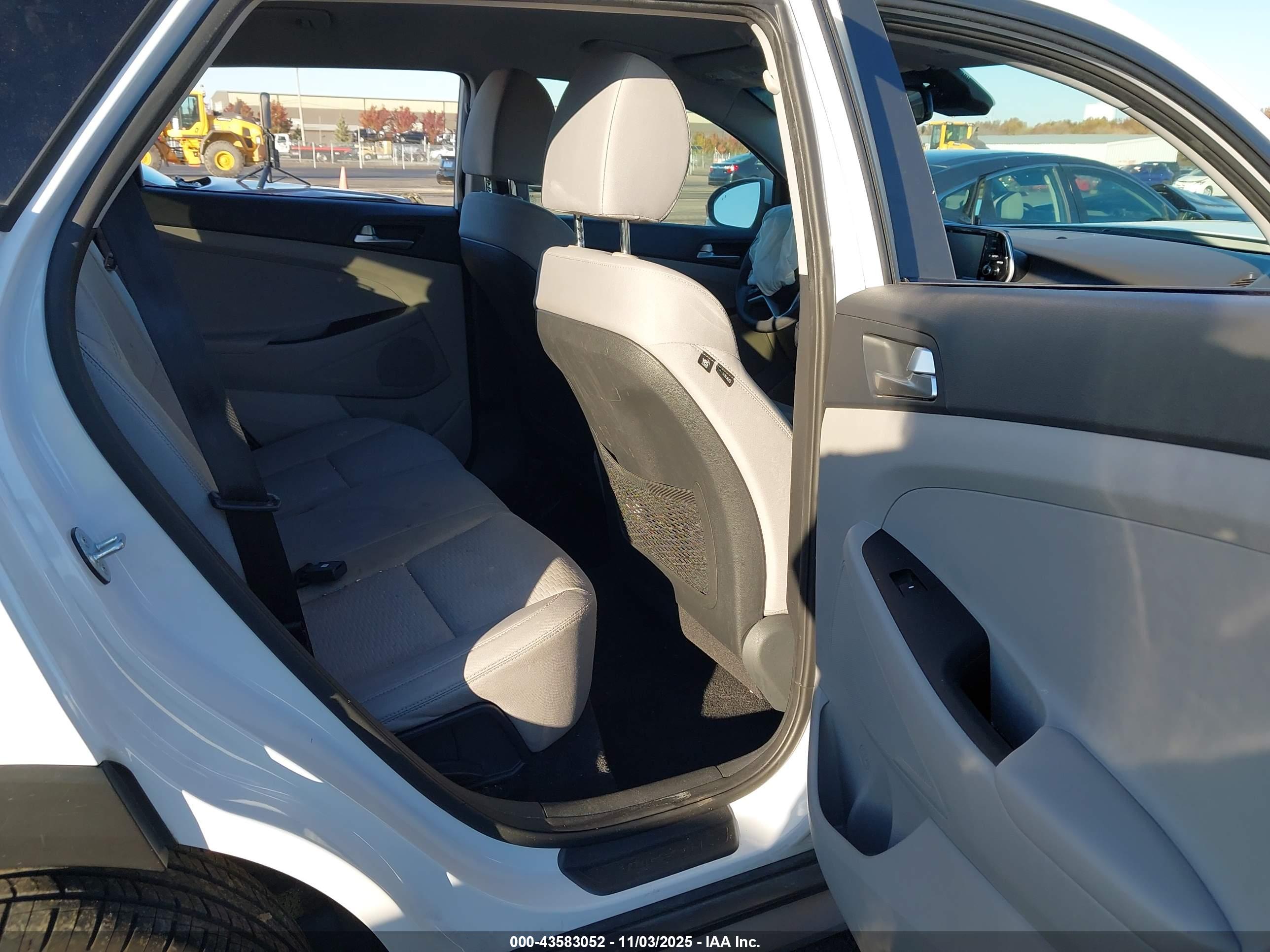 HYUNDAI TUCSON image 8