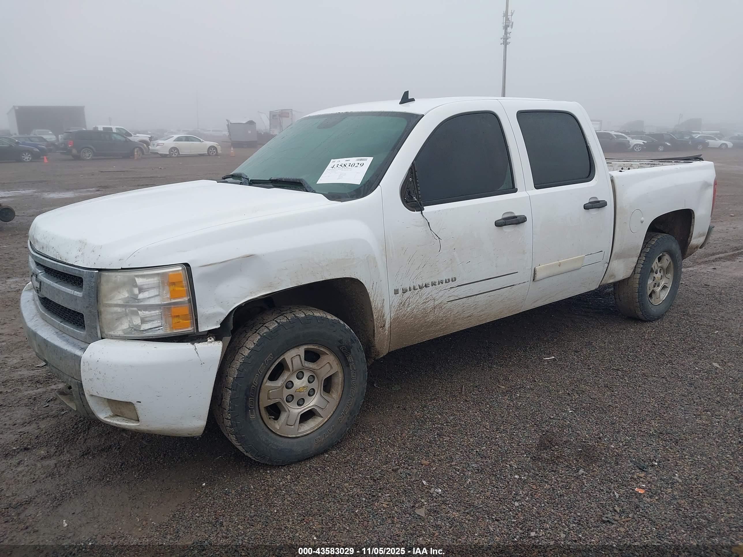 CHEVROLET SILVERADO image 2