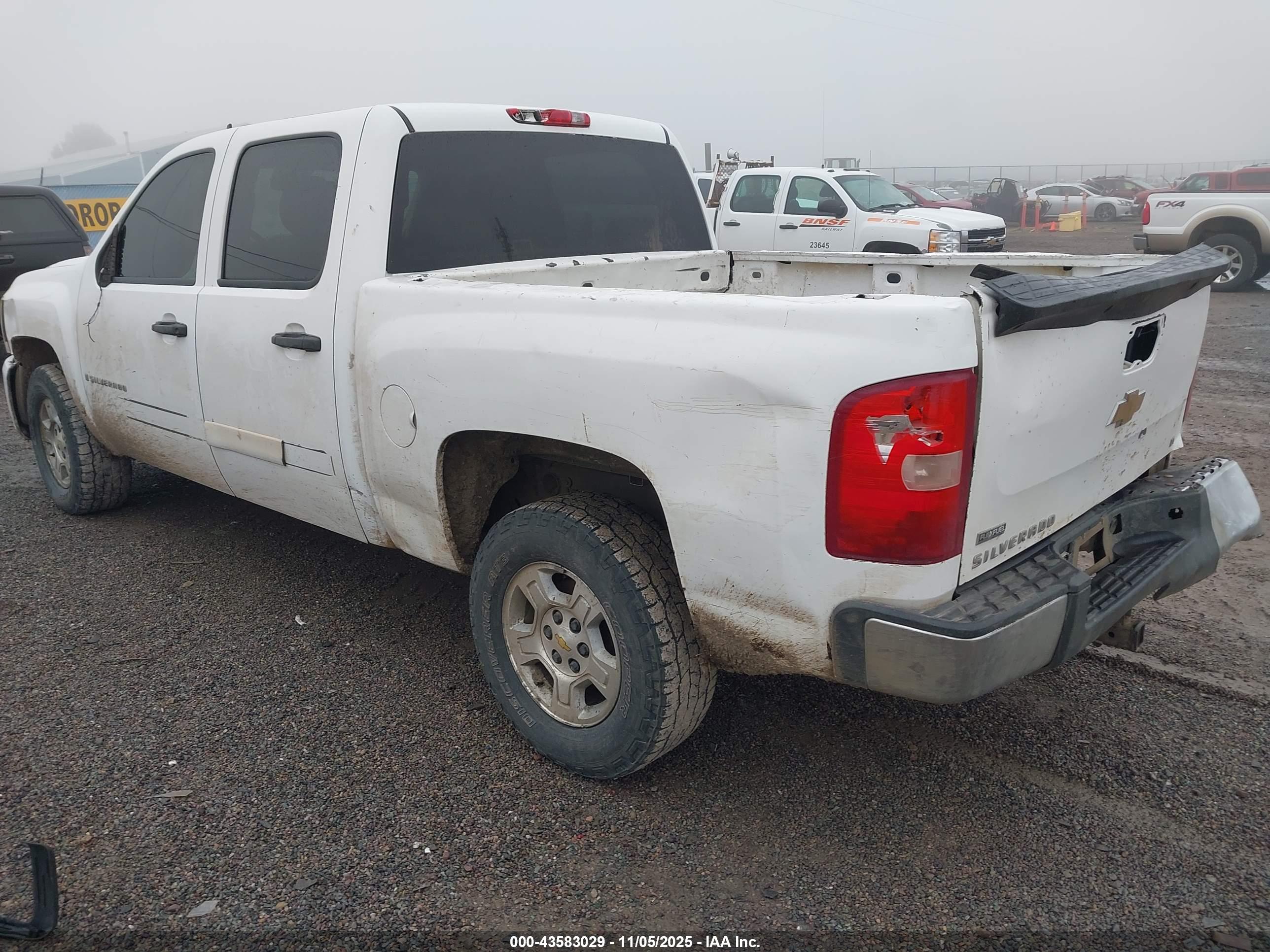 CHEVROLET SILVERADO image 3