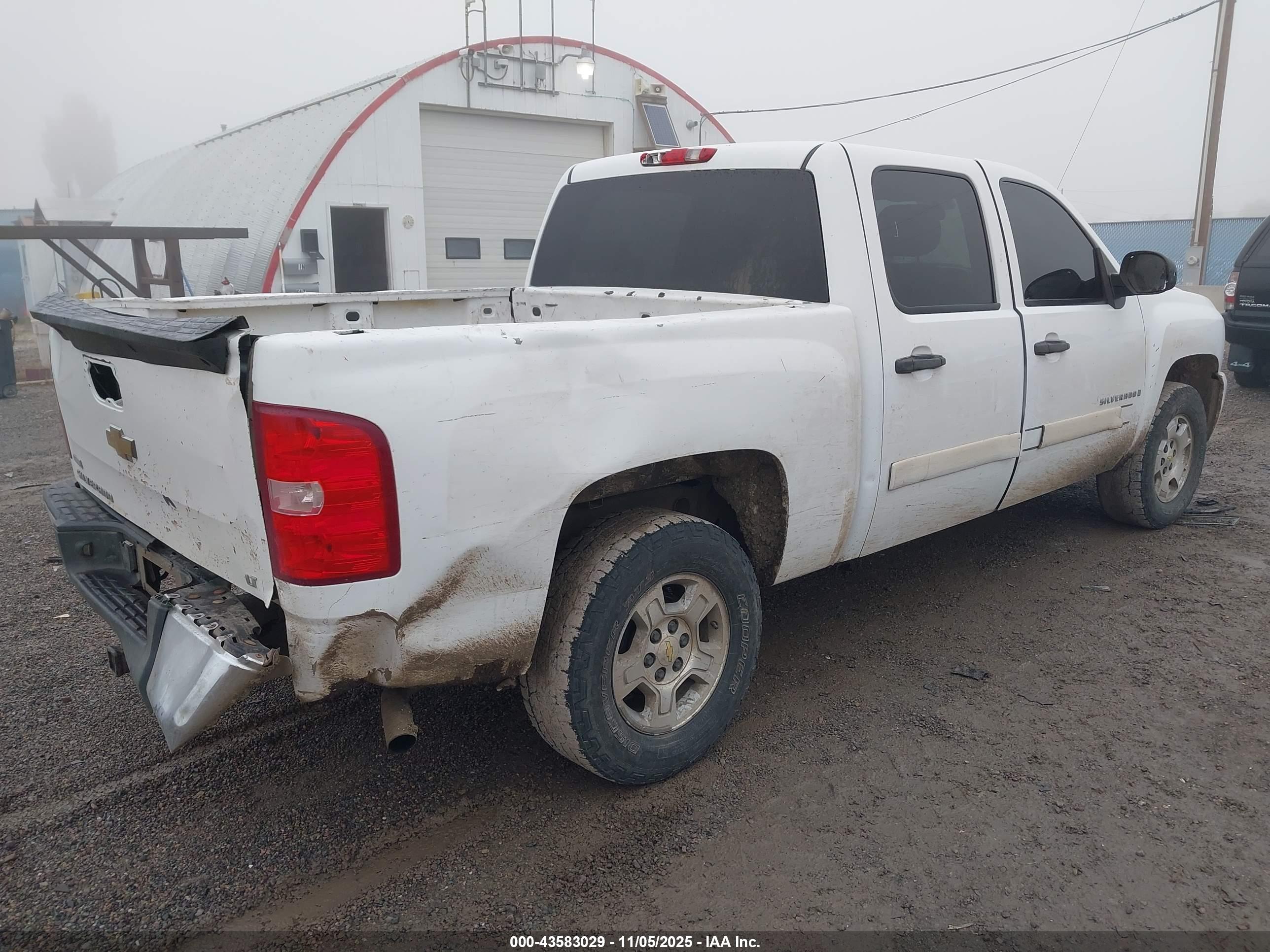 CHEVROLET SILVERADO image 4