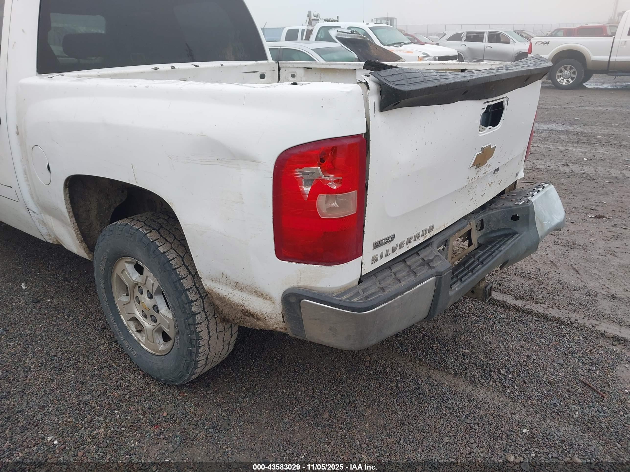 CHEVROLET SILVERADO image 6