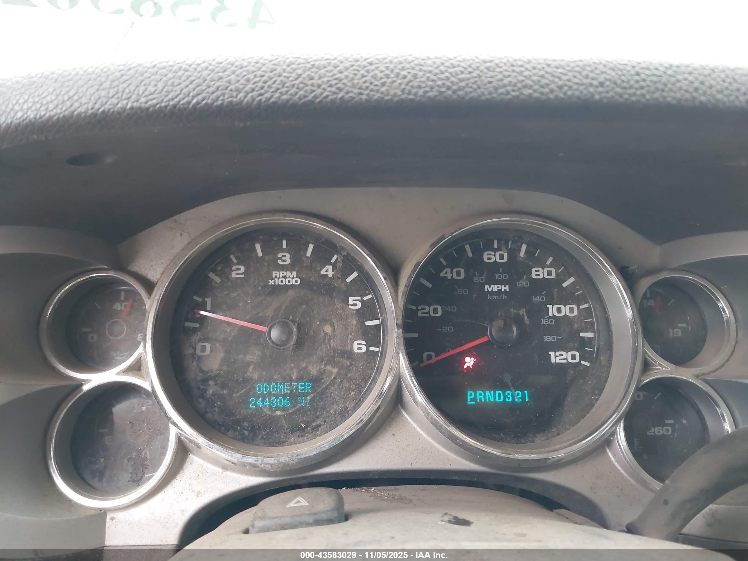 CHEVROLET SILVERADO image 7