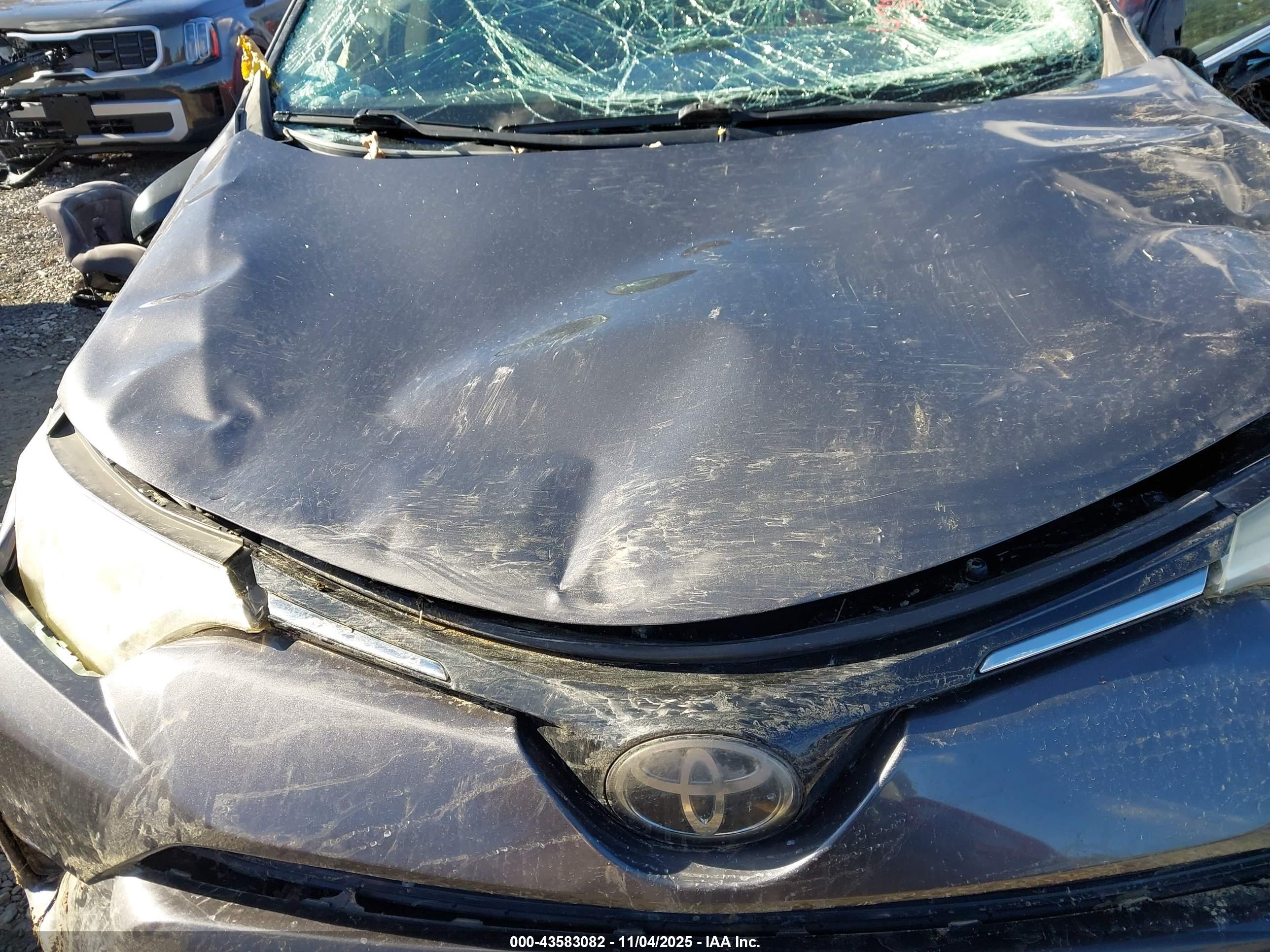 TOYOTA RAV4 image 10