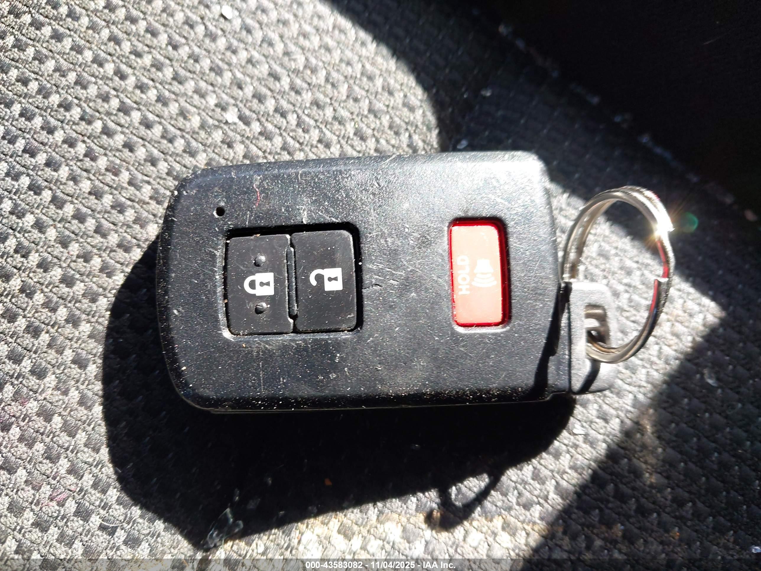 TOYOTA RAV4 image 11