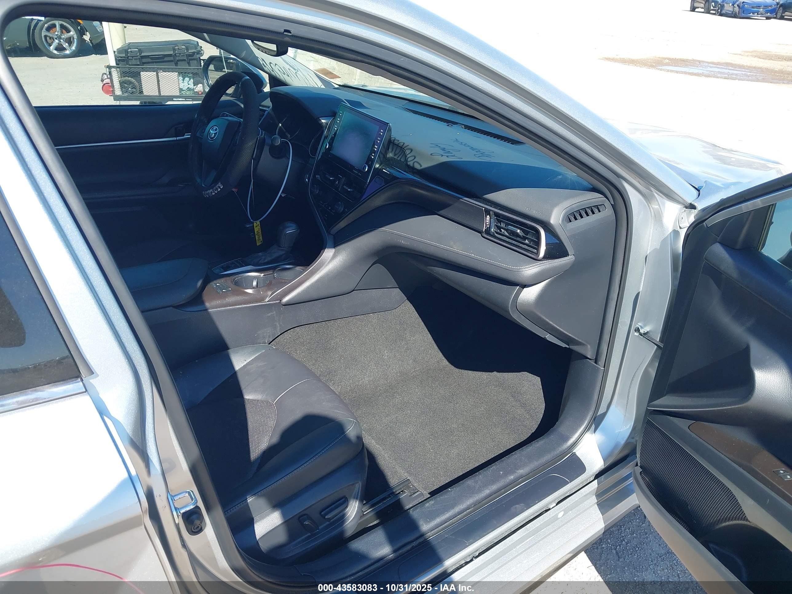 TOYOTA CAMRY image 5