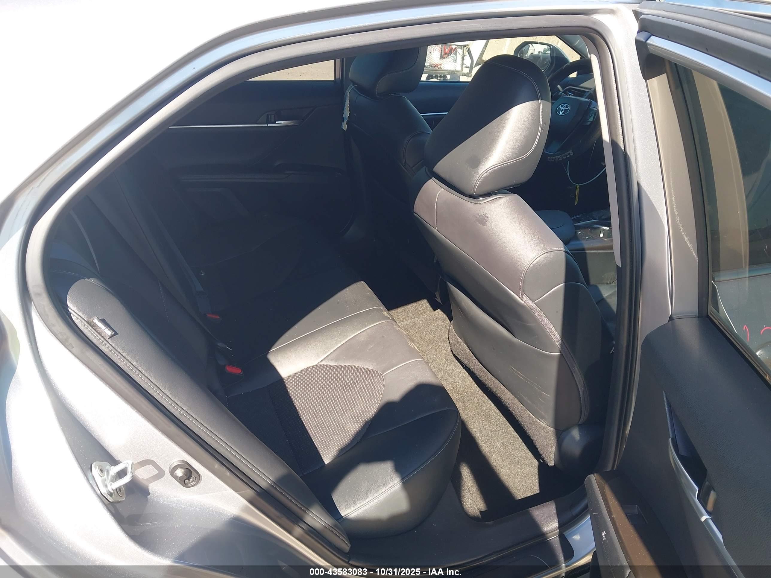 TOYOTA CAMRY image 8