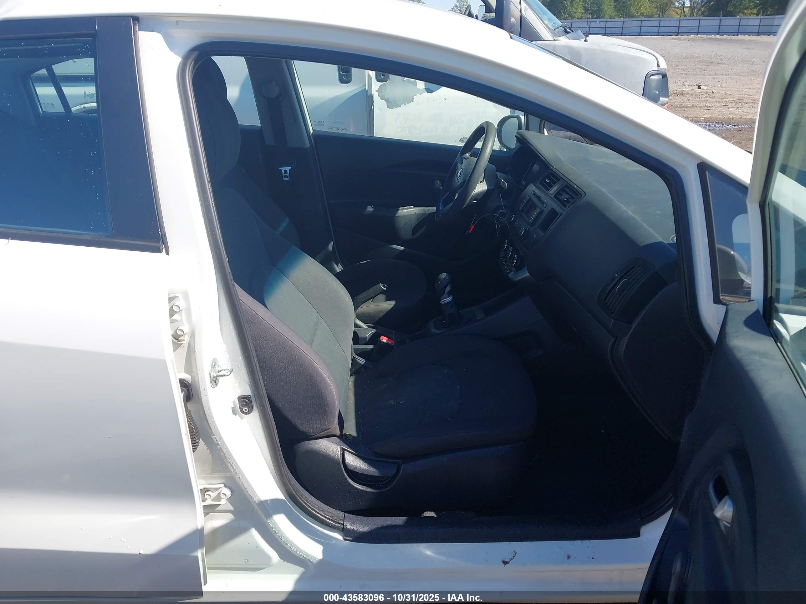 KIA RIO image 5