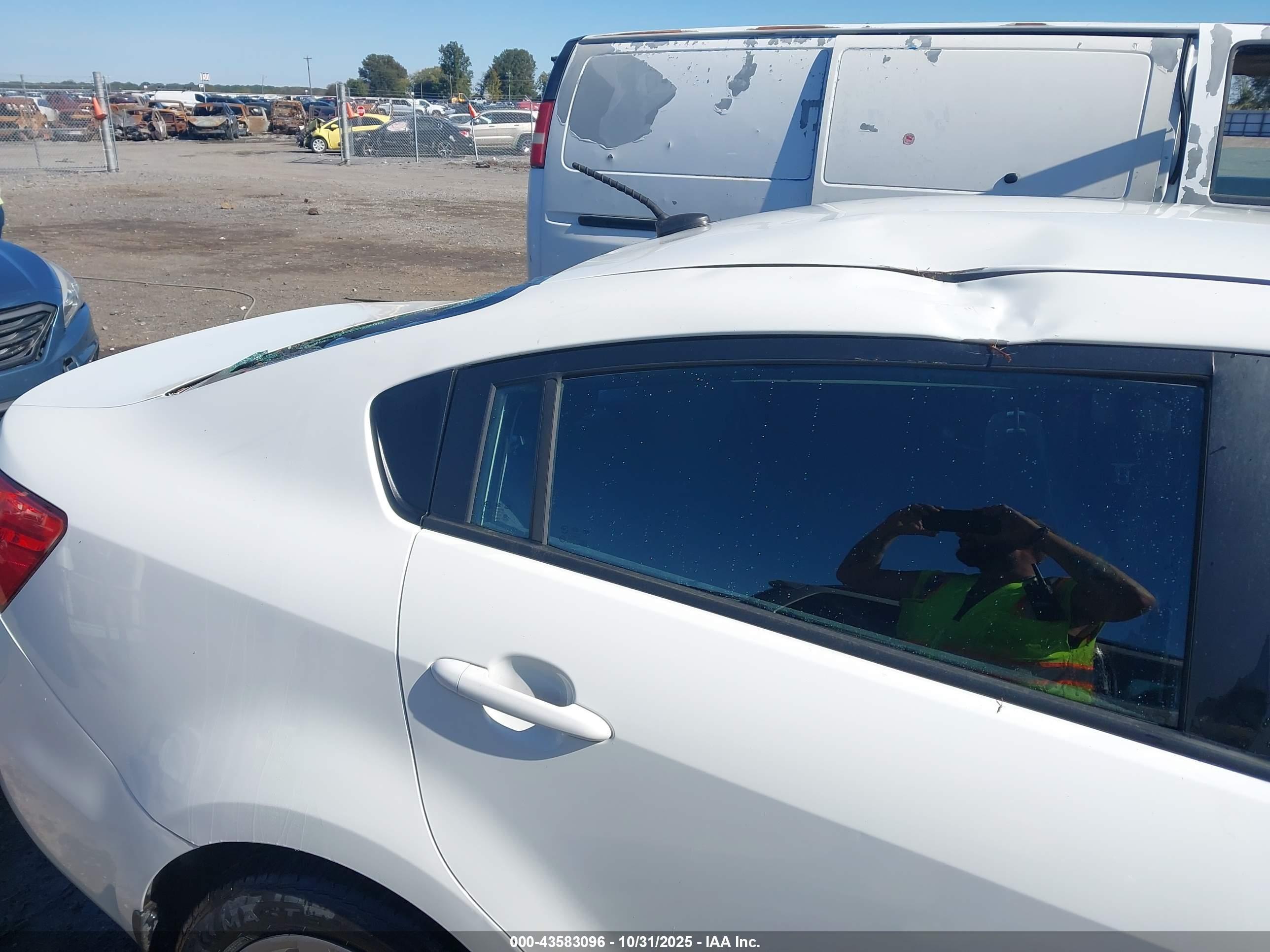 KIA RIO image 6
