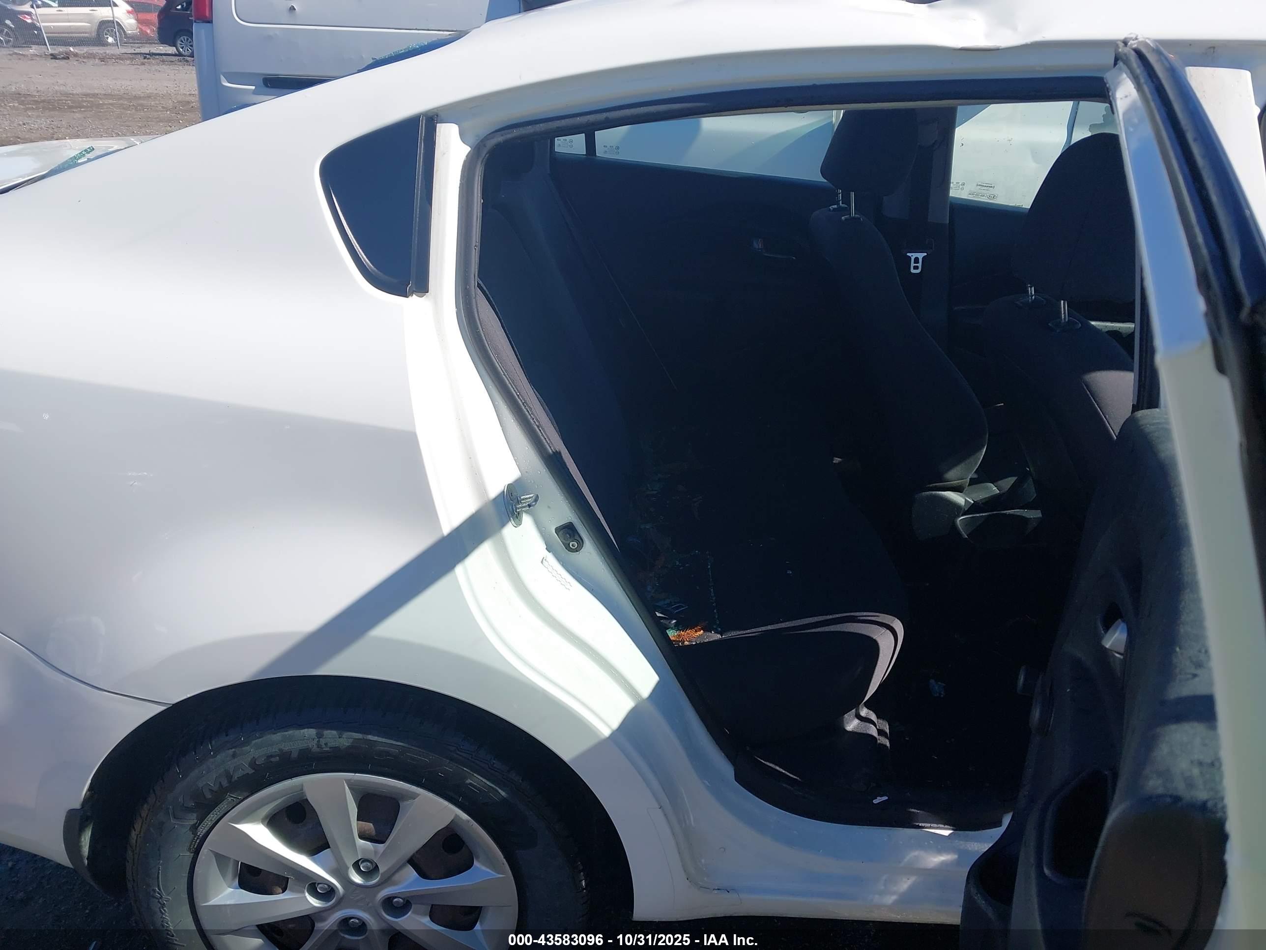 KIA RIO image 8
