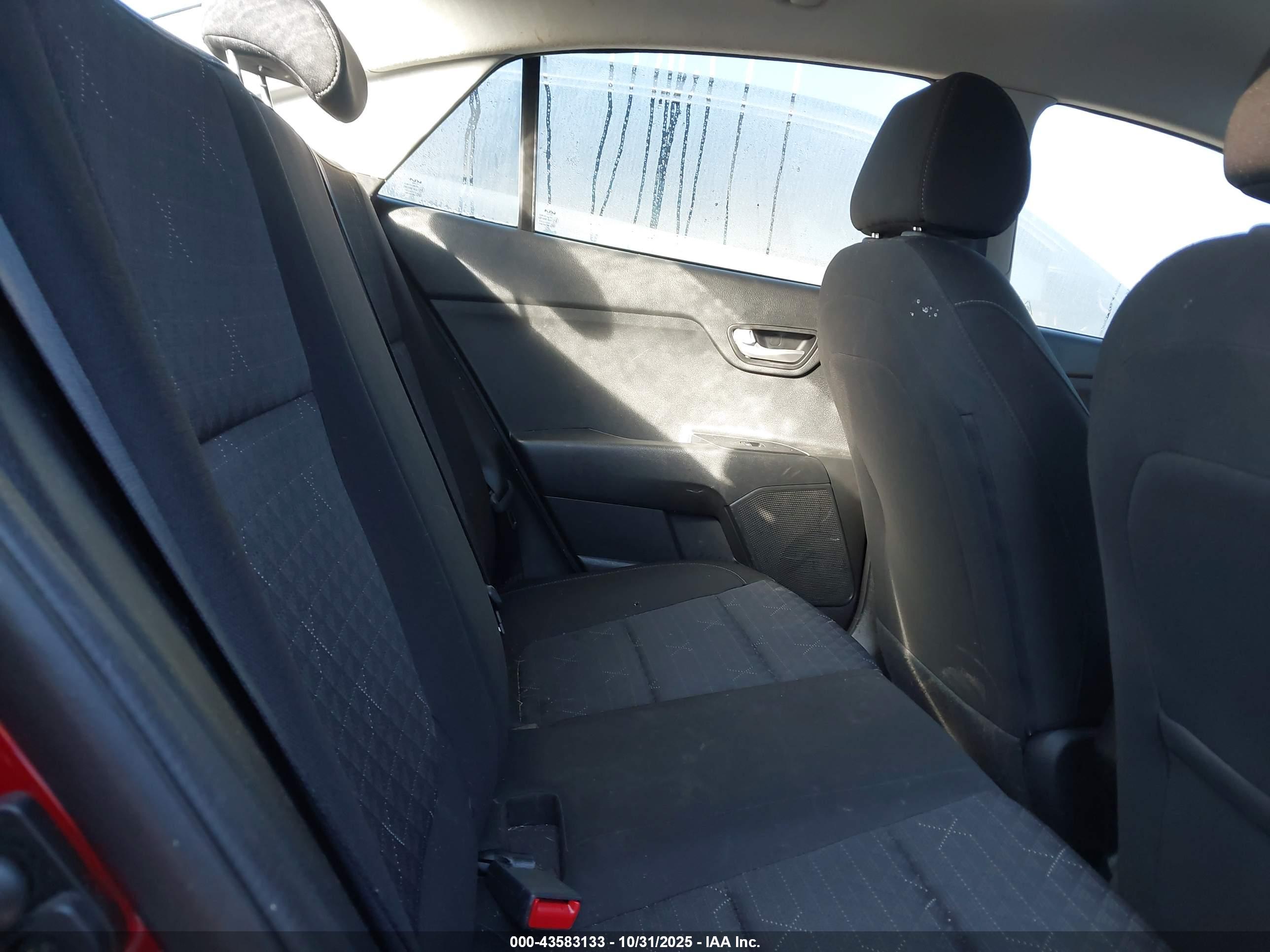 KIA RIO image 8