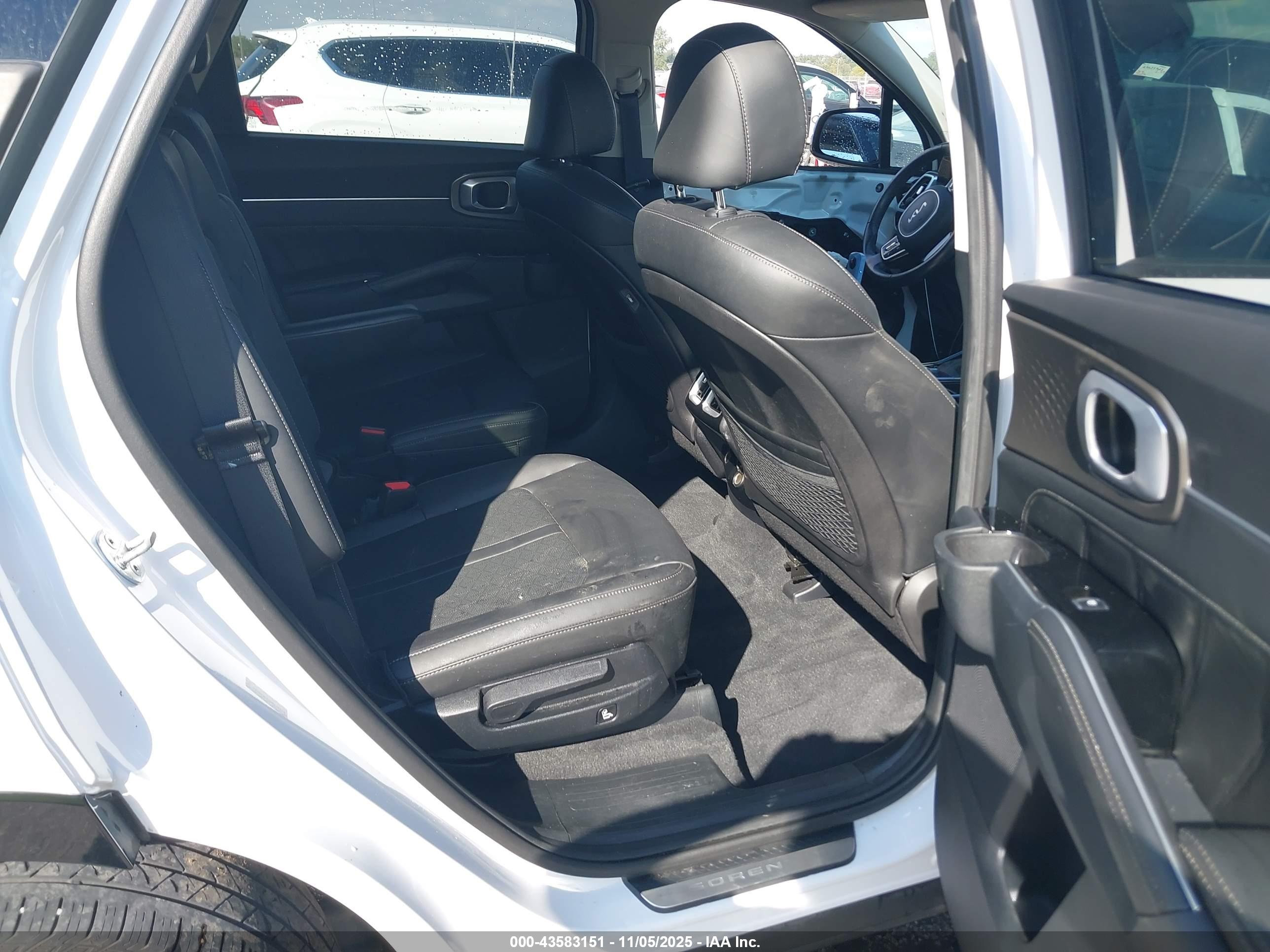 KIA SORENTO image 8