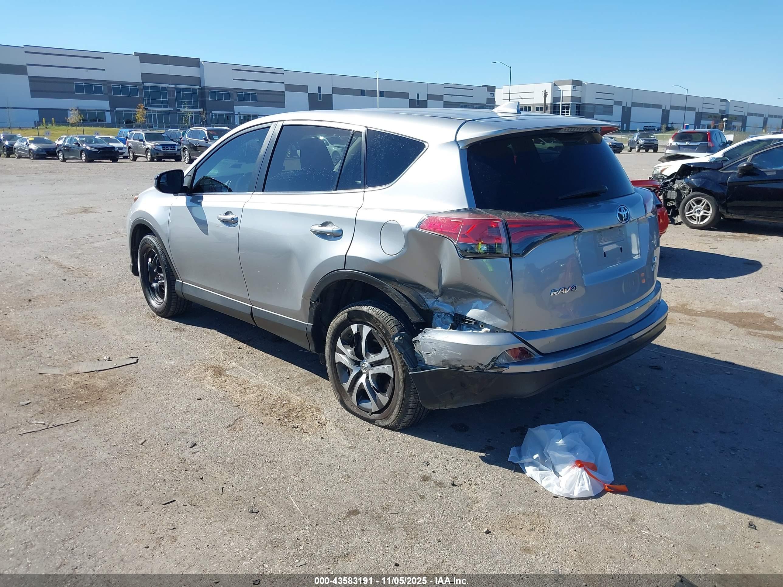TOYOTA RAV4 image 3