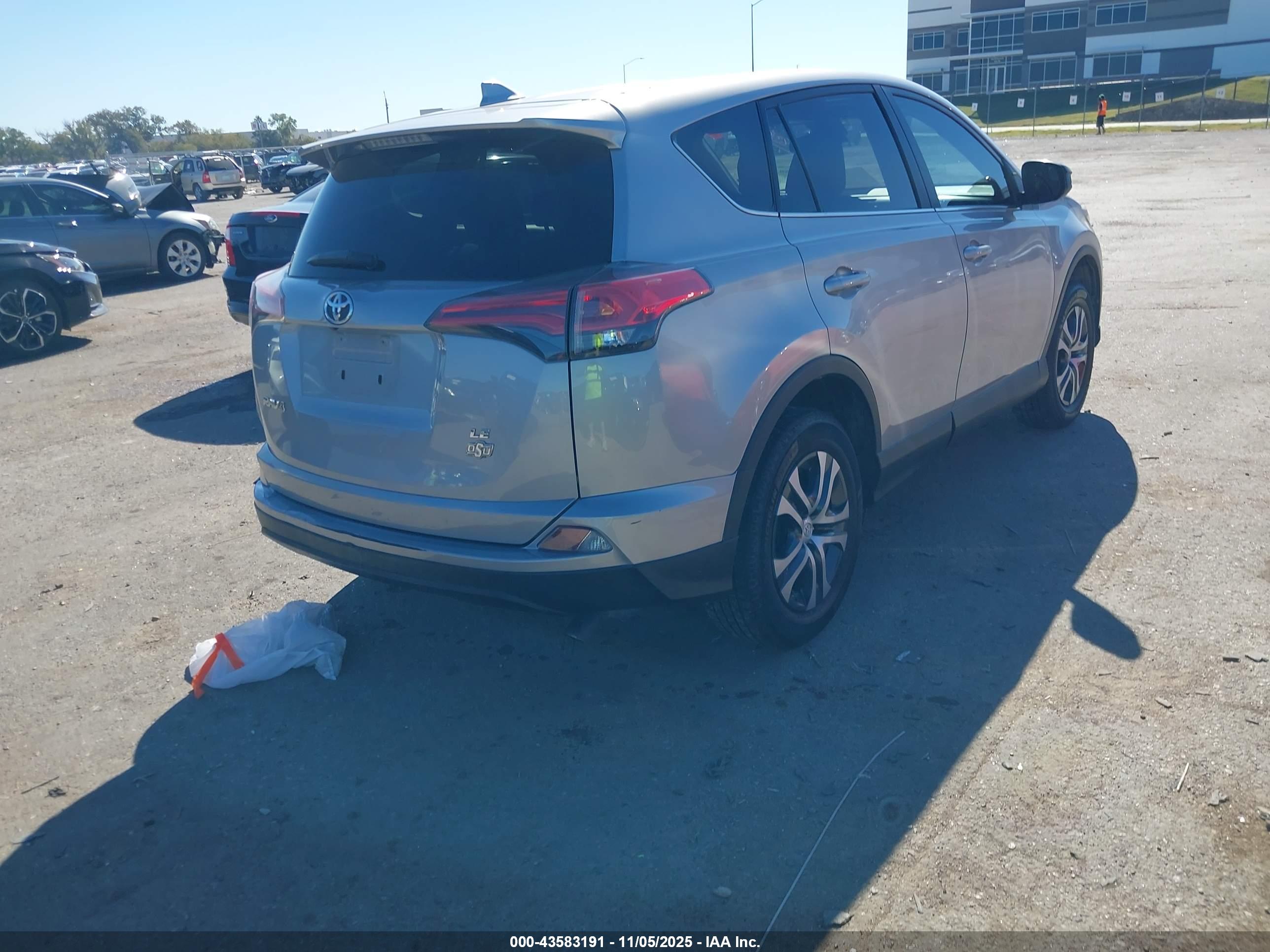 TOYOTA RAV4 image 4