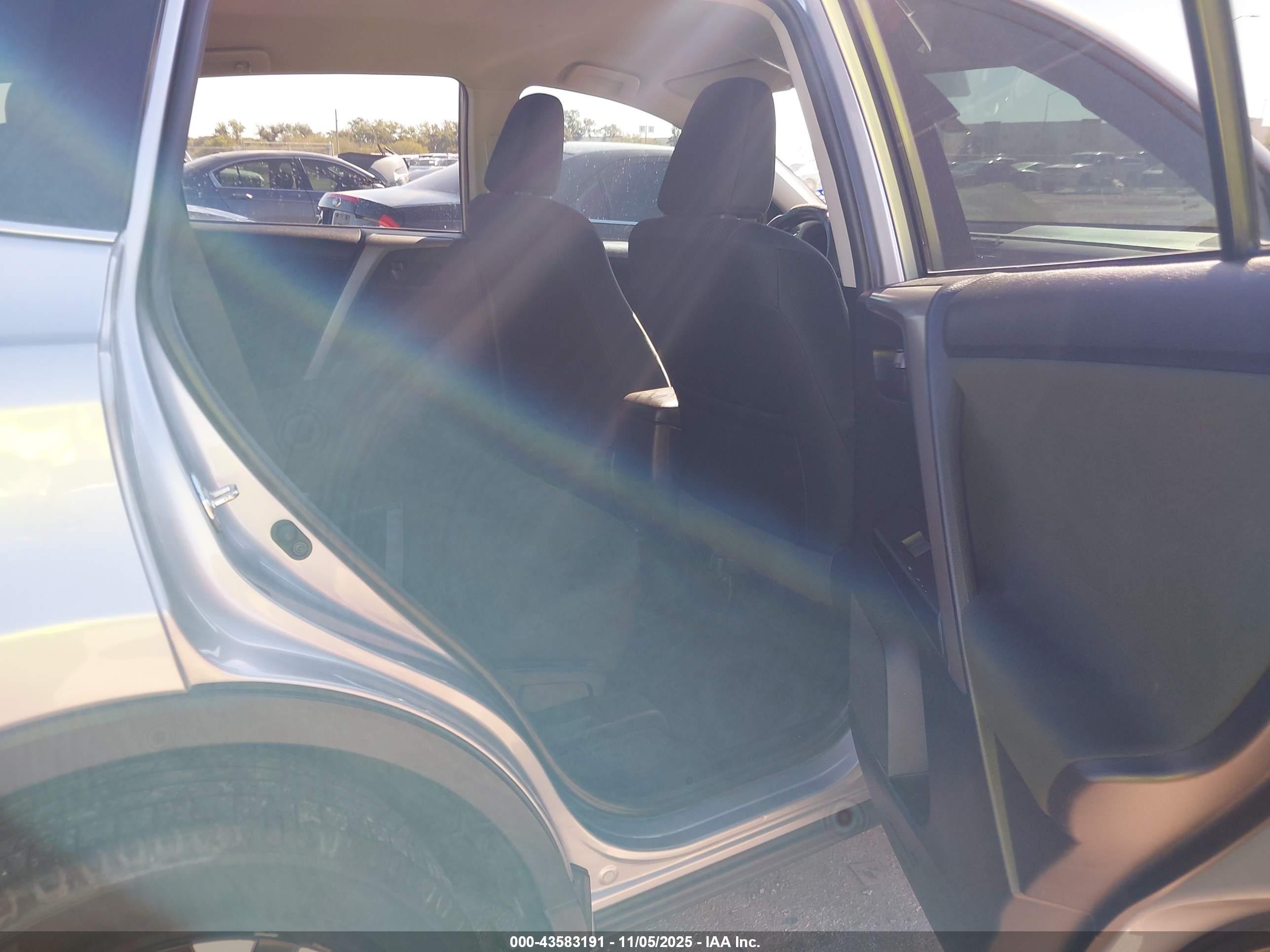 TOYOTA RAV4 image 8