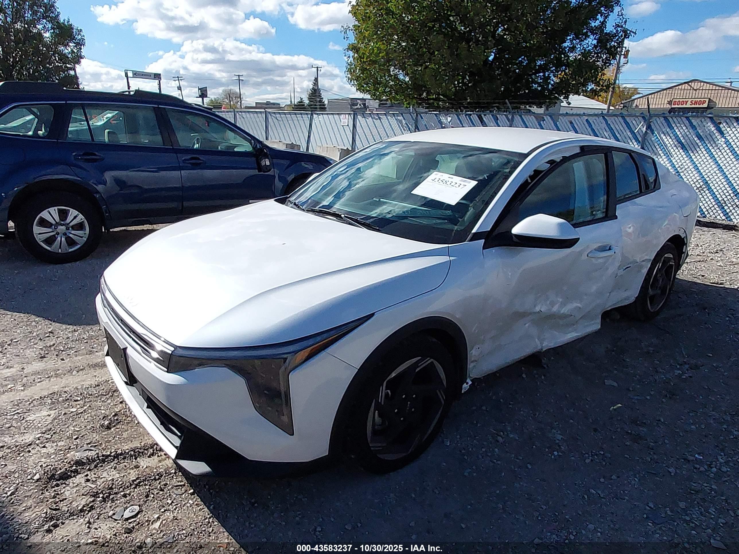 KIA K4 image 2