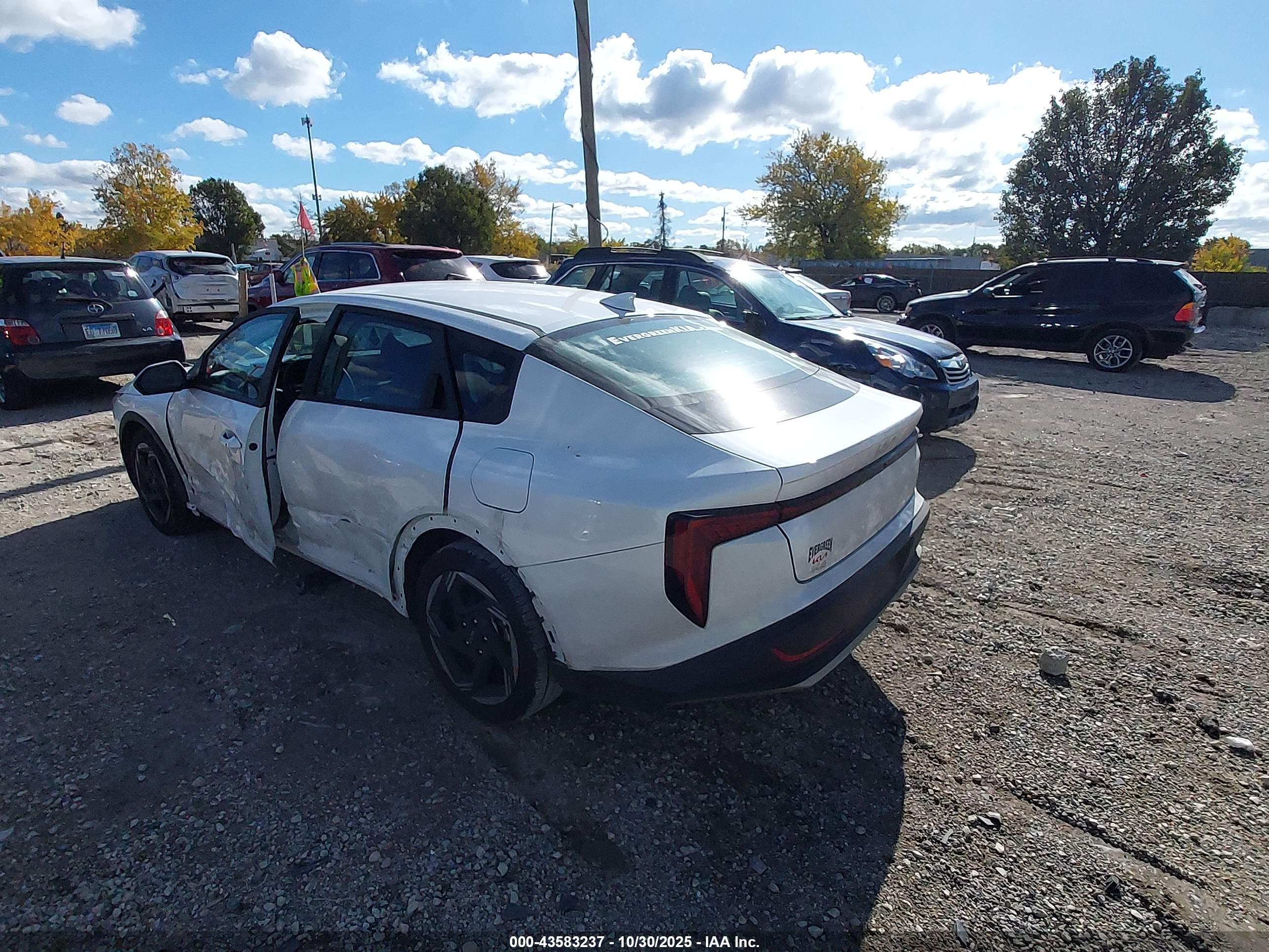 KIA K4 image 3