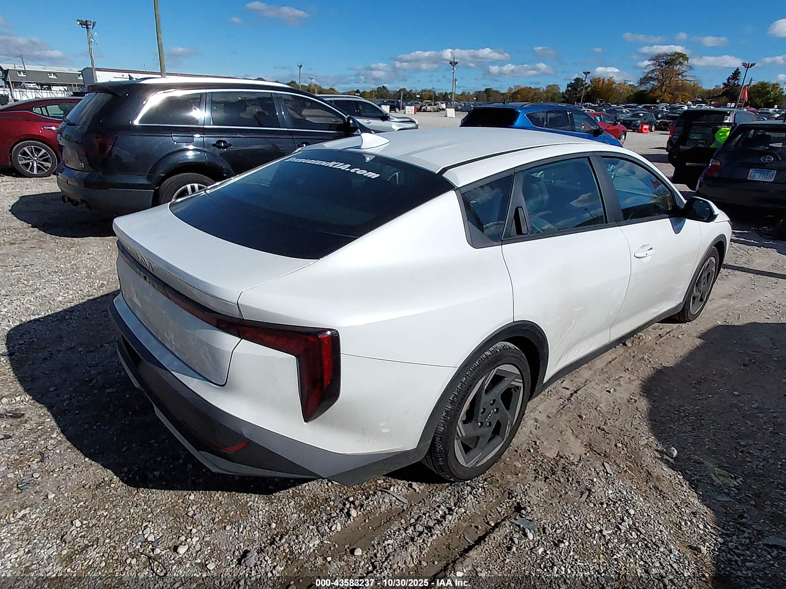 KIA K4 image 4