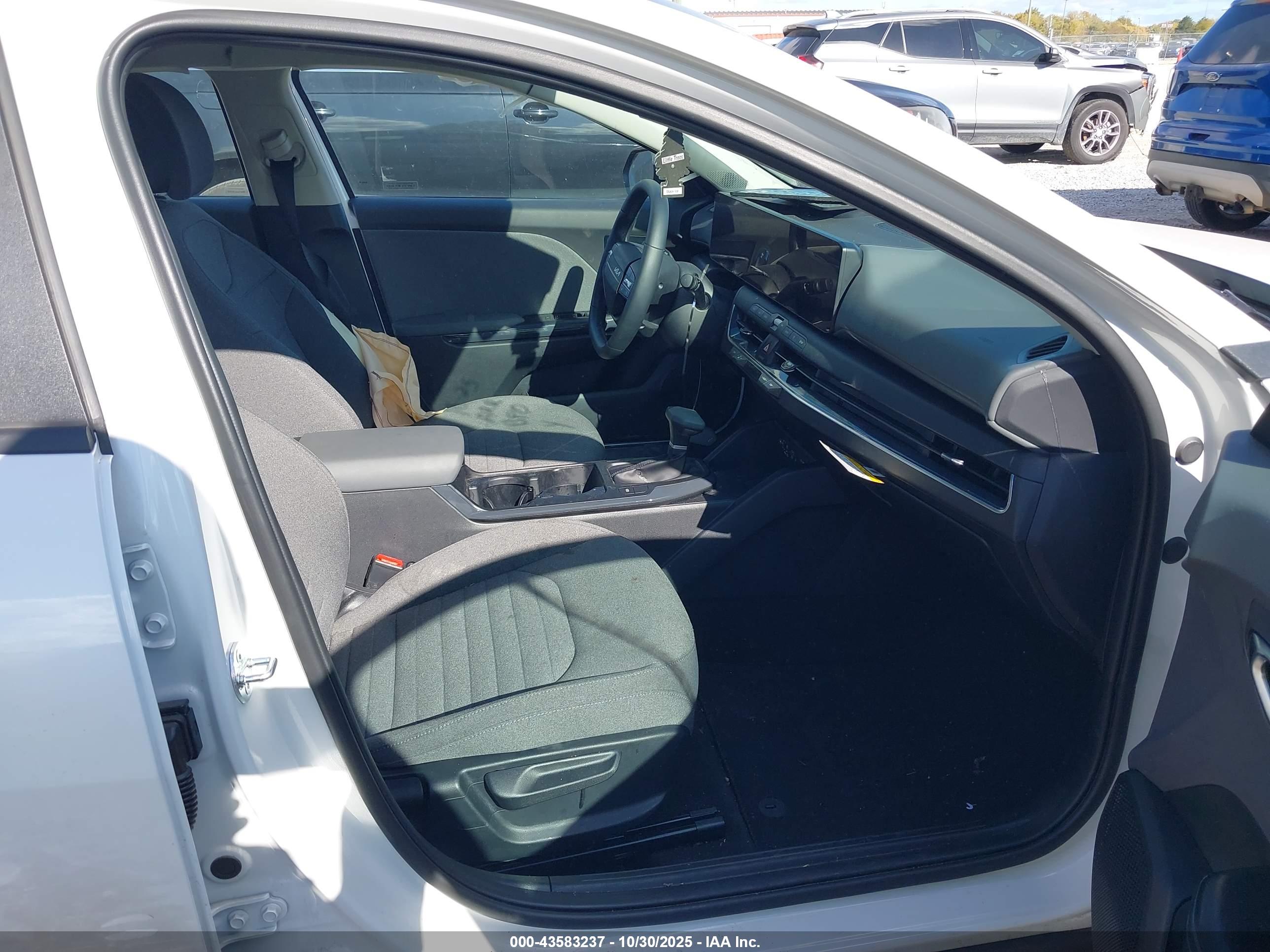 KIA K4 image 5