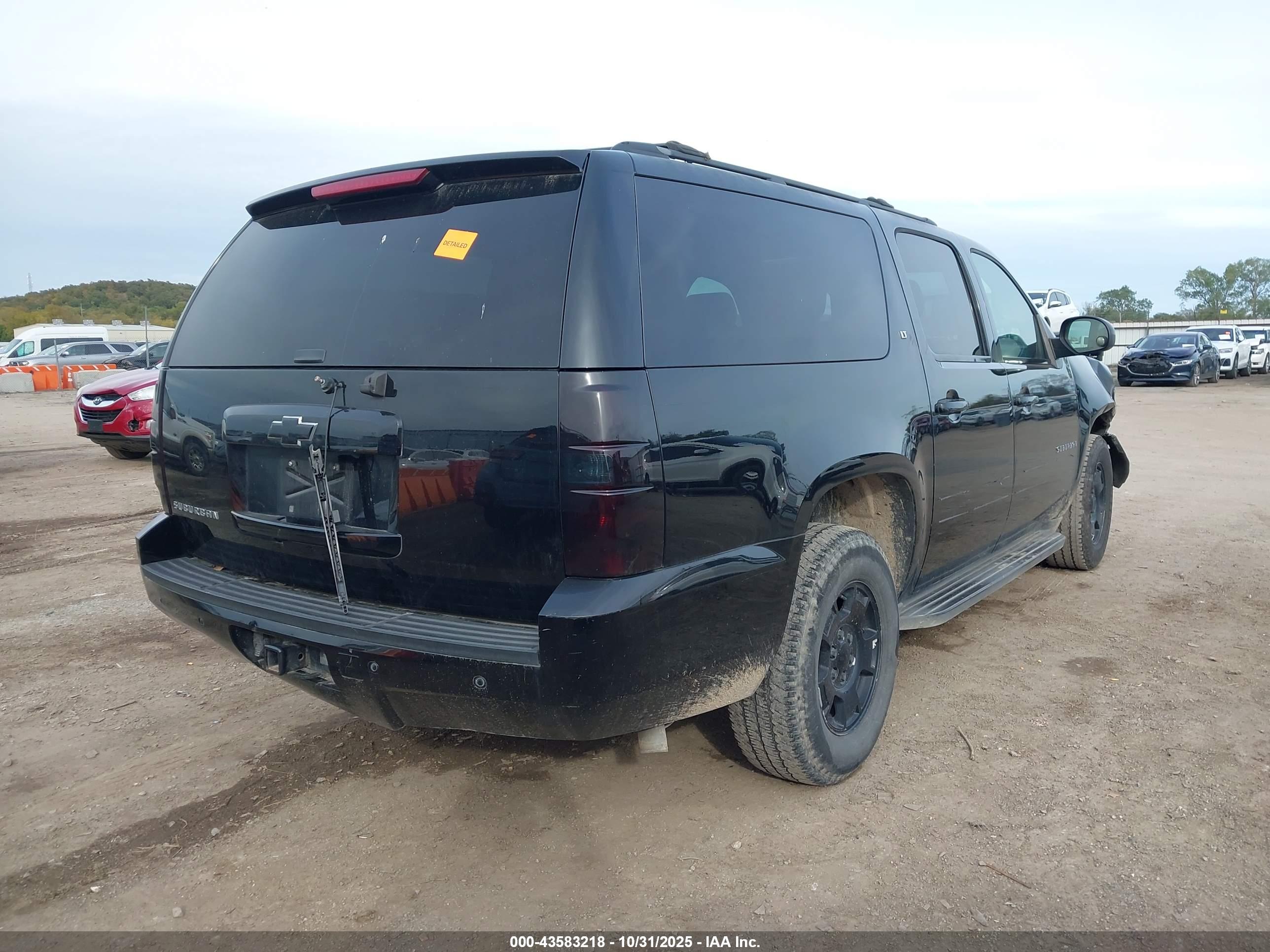 CHEVROLET SUBURBAN image 4