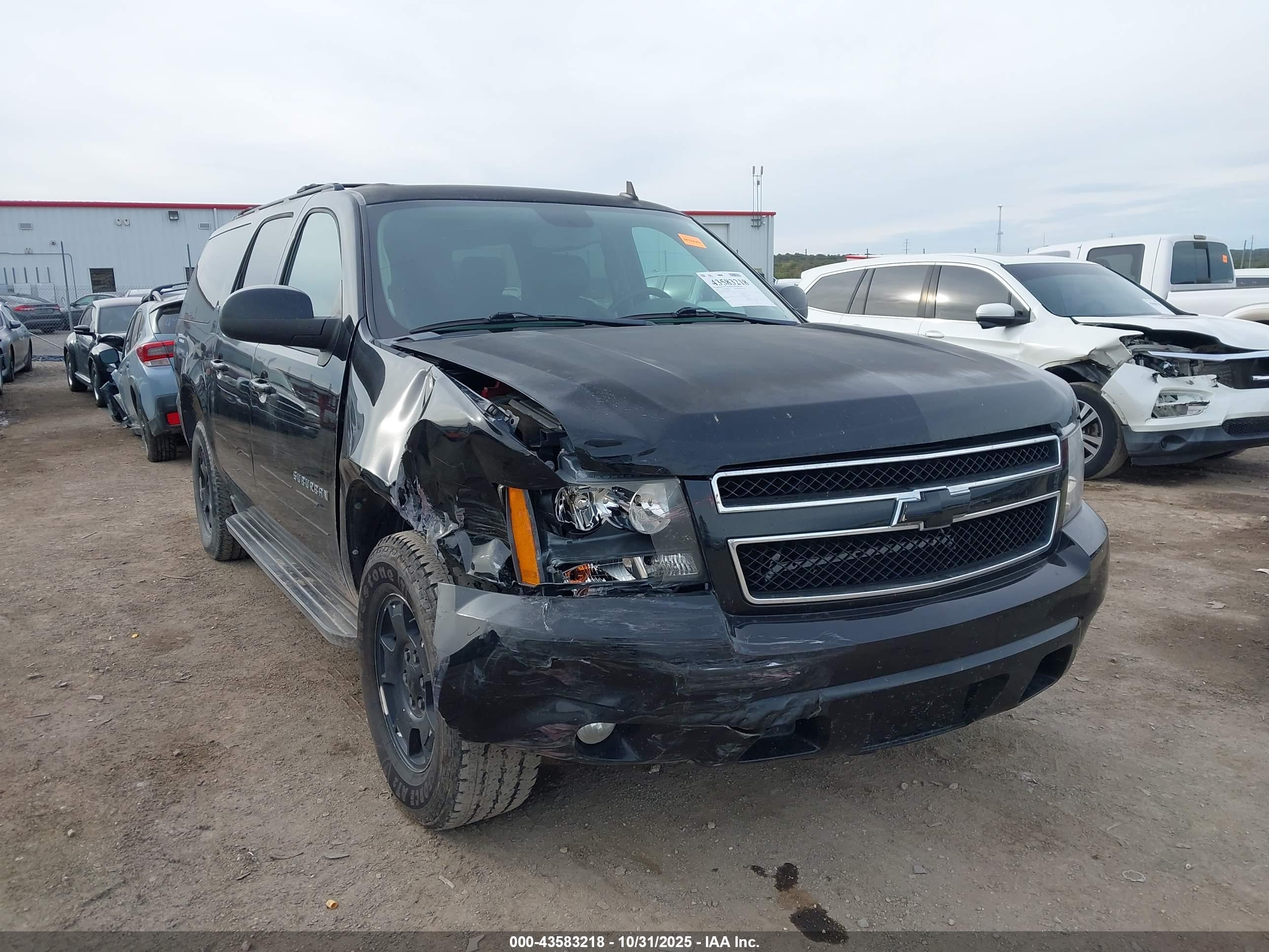 CHEVROLET SUBURBAN image 6