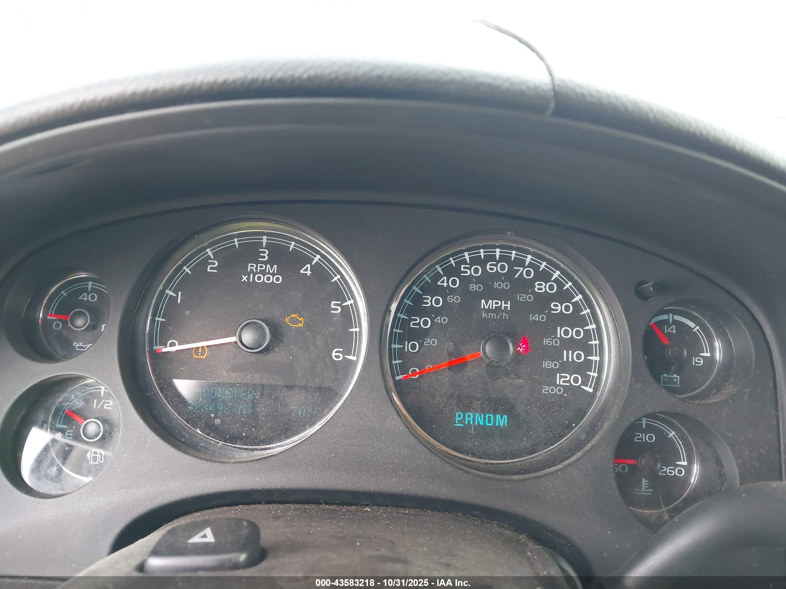 CHEVROLET SUBURBAN image 7