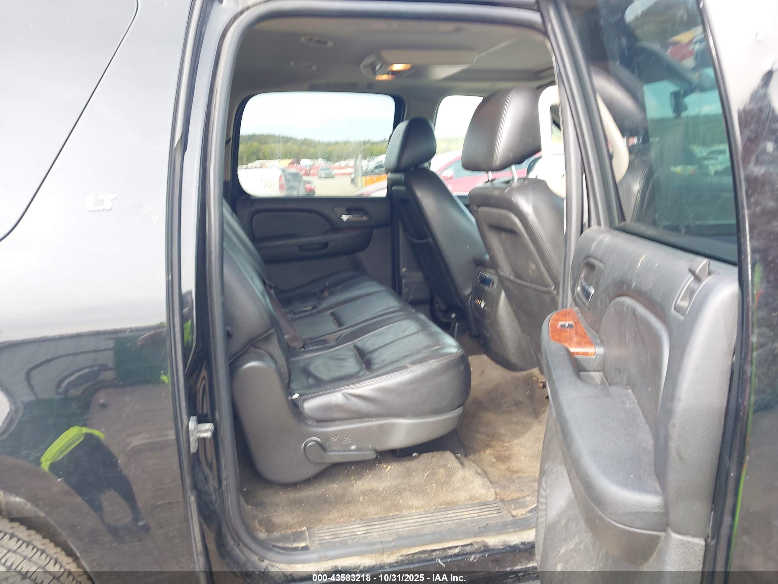CHEVROLET SUBURBAN image 8