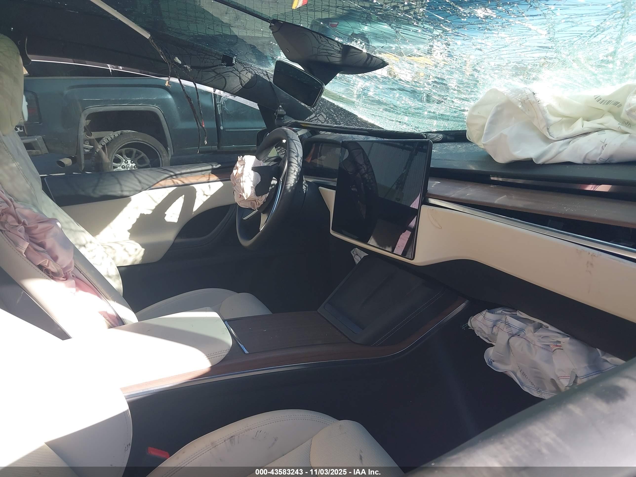 TESLA MODEL image 5